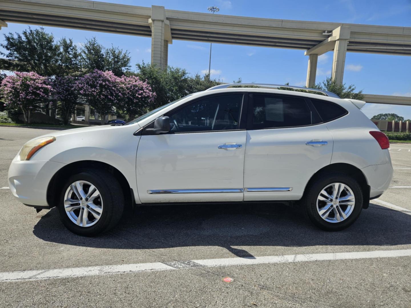 2015 white Nissan Rogue Select (JN8AS5MT3FW) , located at 5005 Telephone Rd., Houston, TX, 77087, (713) 641-0980, 29.690666, -95.298683 - Photo#2