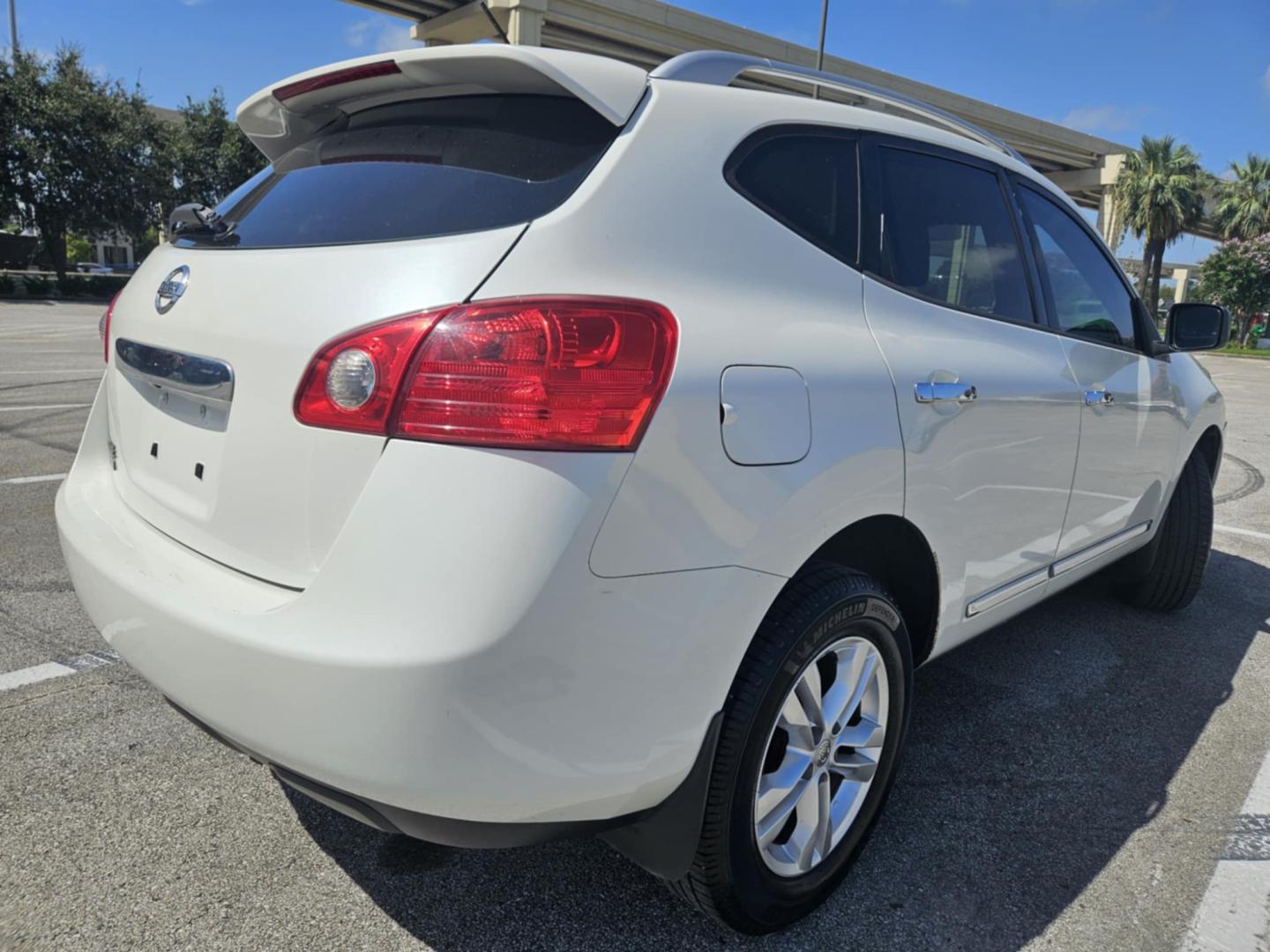 2015 white Nissan Rogue Select (JN8AS5MT3FW) , located at 5005 Telephone Rd., Houston, TX, 77087, (713) 641-0980, 29.690666, -95.298683 - Photo#4