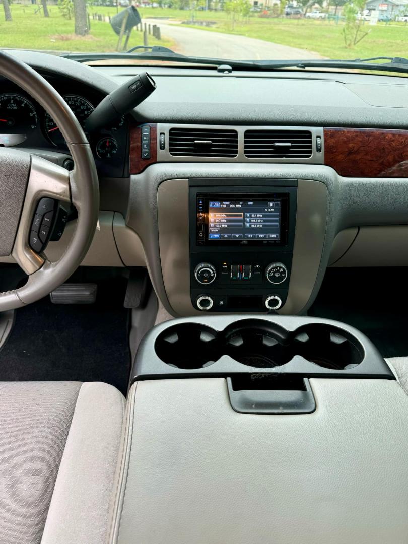 2009 Blue GMC Yukon SLE-1 2WD (1GKFC23C09R) with an 4.8L V8 OHV 16V engine, 4-Speed Automatic transmission, located at 5005 Telephone Rd., Houston, TX, 77087, (713) 641-0980, 29.690666, -95.298683 - Photo#4