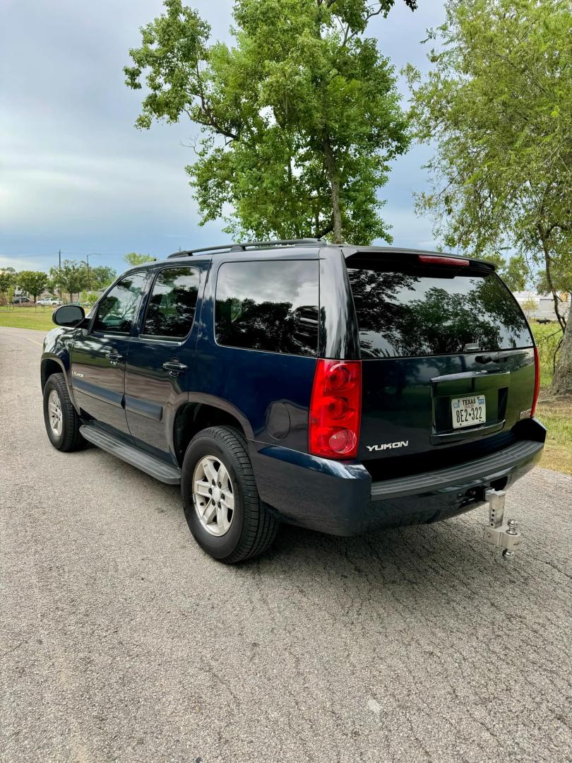 2009 Blue GMC Yukon SLE-1 2WD (1GKFC23C09R) with an 4.8L V8 OHV 16V engine, 4-Speed Automatic transmission, located at 5005 Telephone Rd., Houston, TX, 77087, (713) 641-0980, 29.690666, -95.298683 - Photo#3