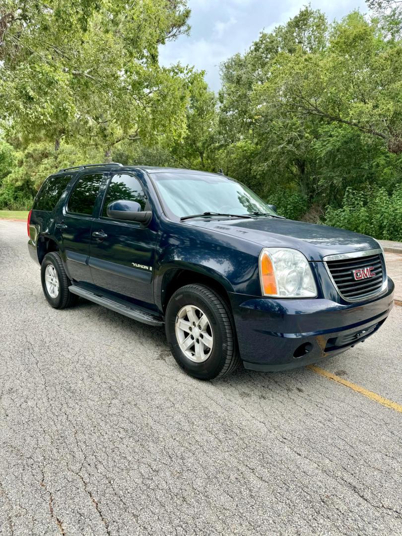 2009 Blue GMC Yukon SLE-1 2WD (1GKFC23C09R) with an 4.8L V8 OHV 16V engine, 4-Speed Automatic transmission, located at 5005 Telephone Rd., Houston, TX, 77087, (713) 641-0980, 29.690666, -95.298683 - Photo#1