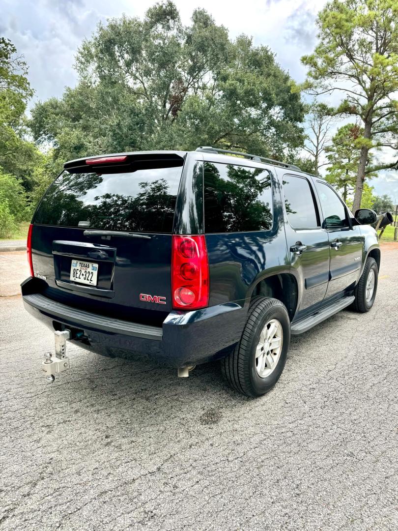 2009 Blue GMC Yukon SLE-1 2WD (1GKFC23C09R) with an 4.8L V8 OHV 16V engine, 4-Speed Automatic transmission, located at 5005 Telephone Rd., Houston, TX, 77087, (713) 641-0980, 29.690666, -95.298683 - Photo#2