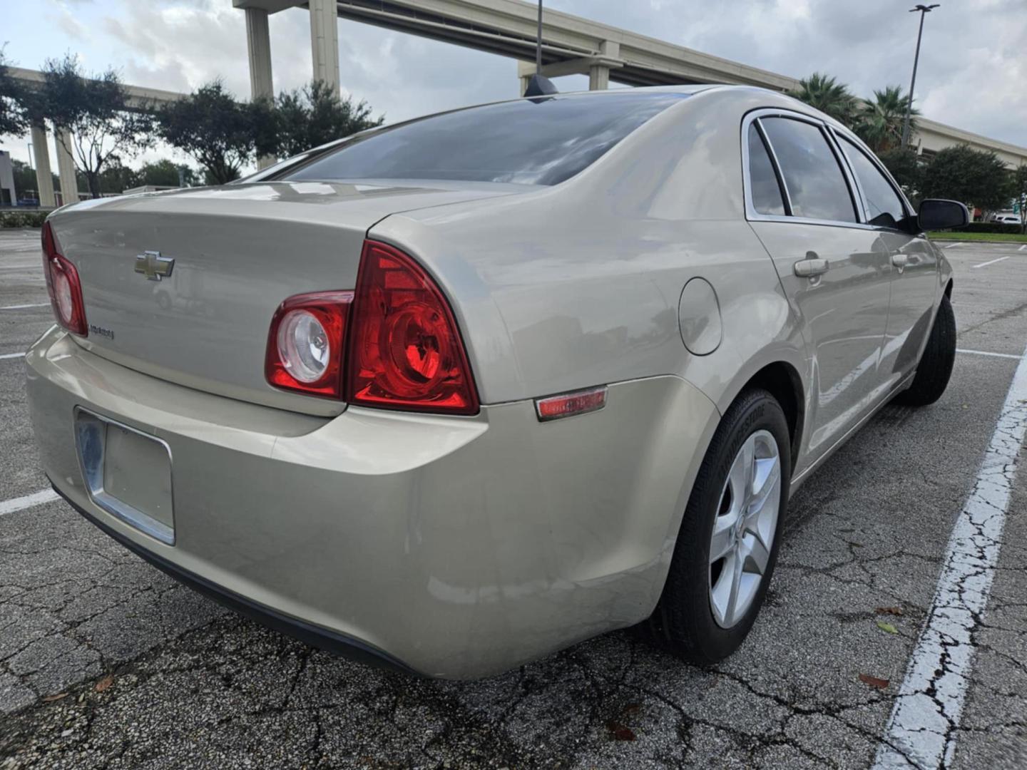 2012 Gray Chevrolet Malibu 1LT (1G1ZC5E07CF) with an 2.4L L4 DOHC 16V engine, 6-Speed Automatic transmission, located at 5005 Telephone Rd., Houston, TX, 77087, (713) 641-0980, 29.690666, -95.298683 - Photo#3