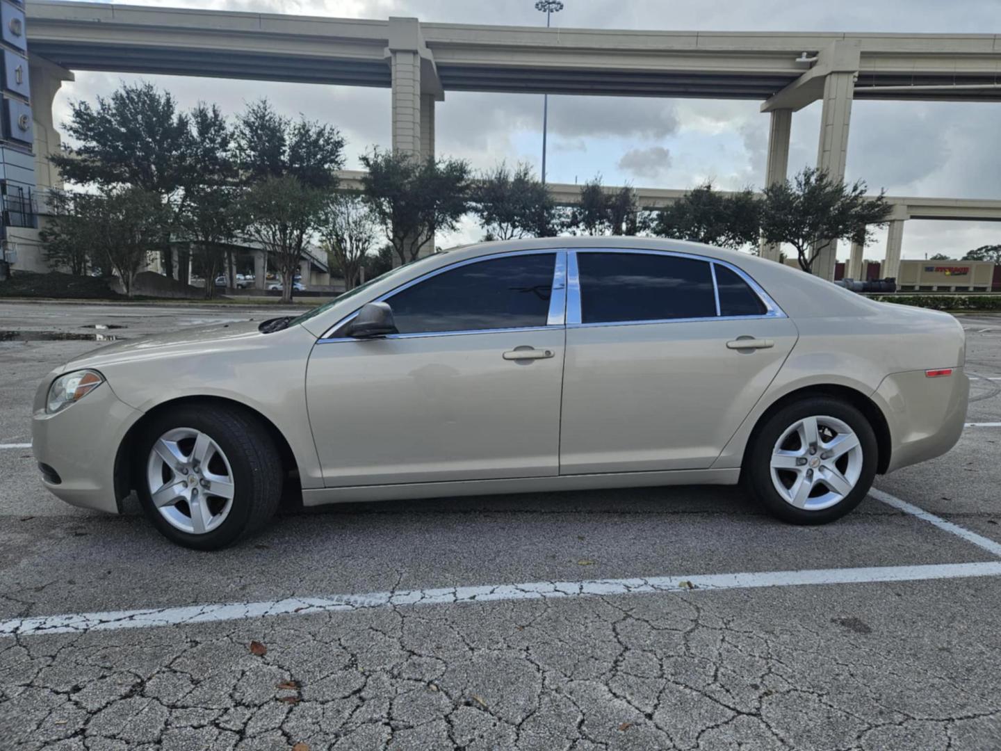 2012 Gray Chevrolet Malibu 1LT (1G1ZC5E07CF) with an 2.4L L4 DOHC 16V engine, 6-Speed Automatic transmission, located at 5005 Telephone Rd., Houston, TX, 77087, (713) 641-0980, 29.690666, -95.298683 - Photo#2