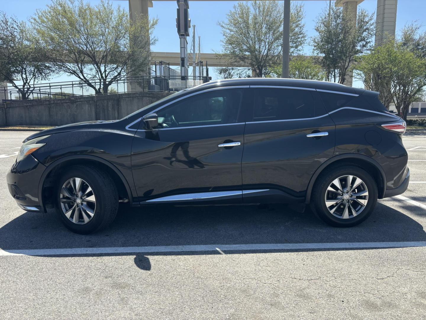 2015 Black Nissan Murano Platinum FWD (5N1AZ2MG8FN) with an 3.5L V6 DOHC 24V engine, Continuously Variable Transmission transmission, located at 5005 Telephone Rd., Houston, TX, 77087, (713) 641-0980, 29.690666, -95.298683 - Photo#2