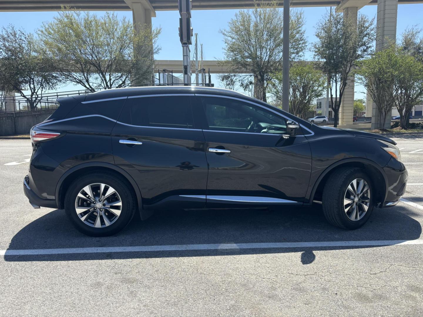 2015 Black Nissan Murano Platinum FWD (5N1AZ2MG8FN) with an 3.5L V6 DOHC 24V engine, Continuously Variable Transmission transmission, located at 5005 Telephone Rd., Houston, TX, 77087, (713) 641-0980, 29.690666, -95.298683 - Photo#5
