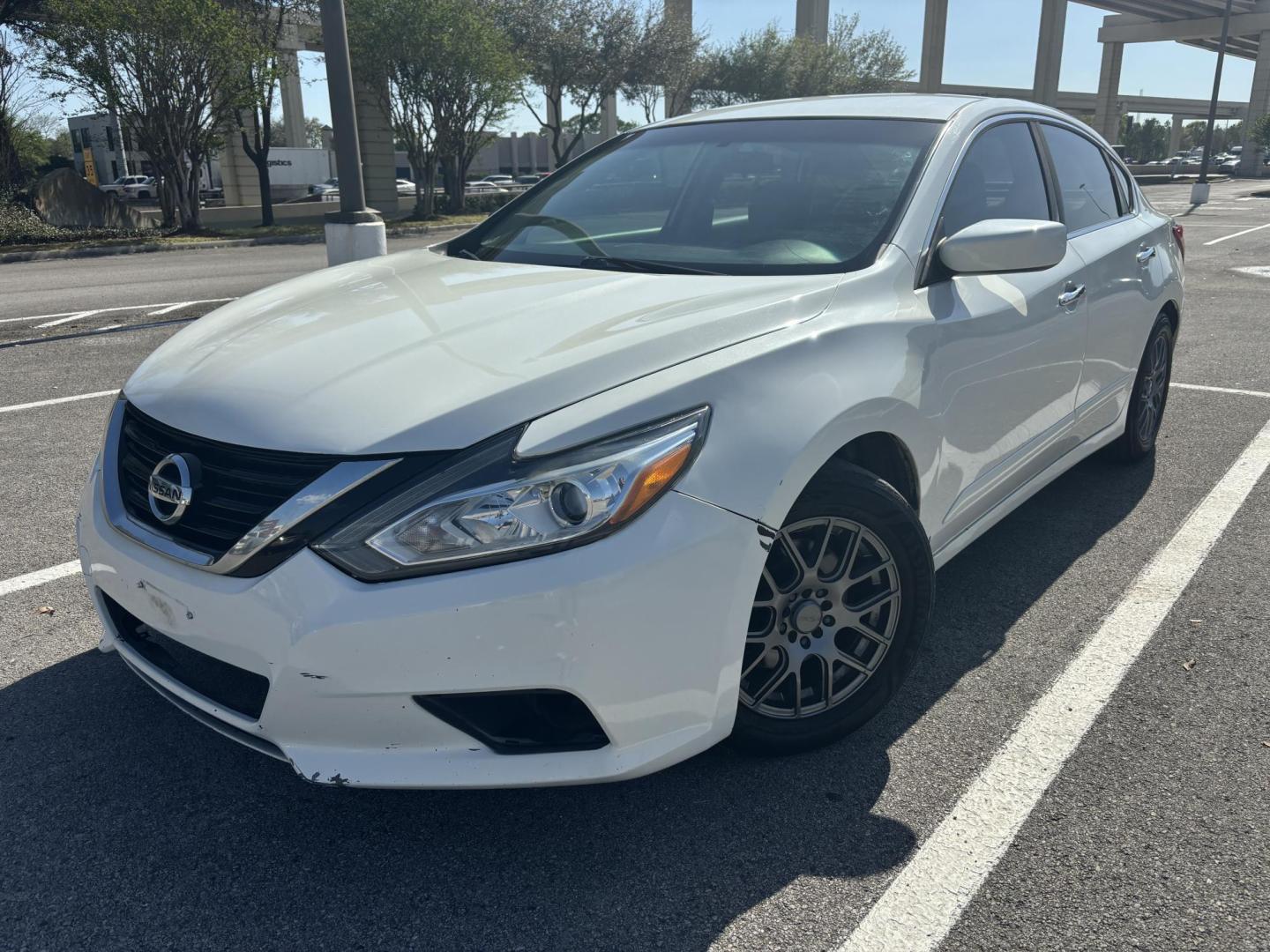 2016 white Nissan Altima 2.5 SL (1N4AL3AP7GN) with an 2.5L L4 DOHC 16V engine, CVT transmission, located at 5005 Telephone Rd., Houston, TX, 77087, (713) 641-0980, 29.690666, -95.298683 - Photo#0