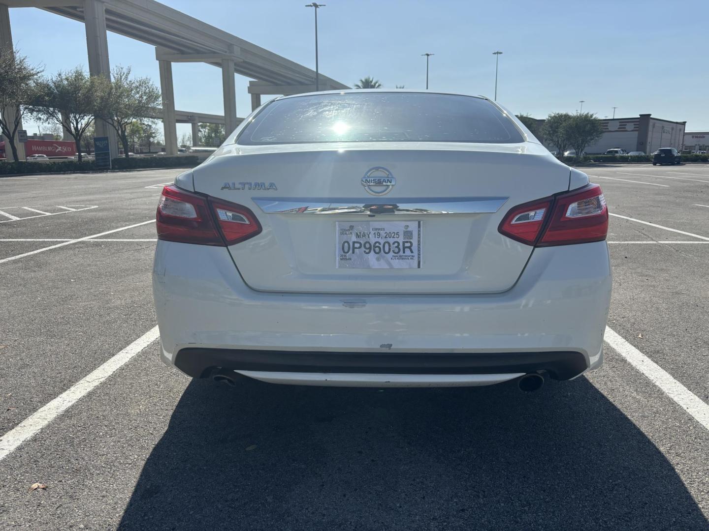 2016 white Nissan Altima 2.5 SL (1N4AL3AP7GN) with an 2.5L L4 DOHC 16V engine, CVT transmission, located at 5005 Telephone Rd., Houston, TX, 77087, (713) 641-0980, 29.690666, -95.298683 - Photo#3