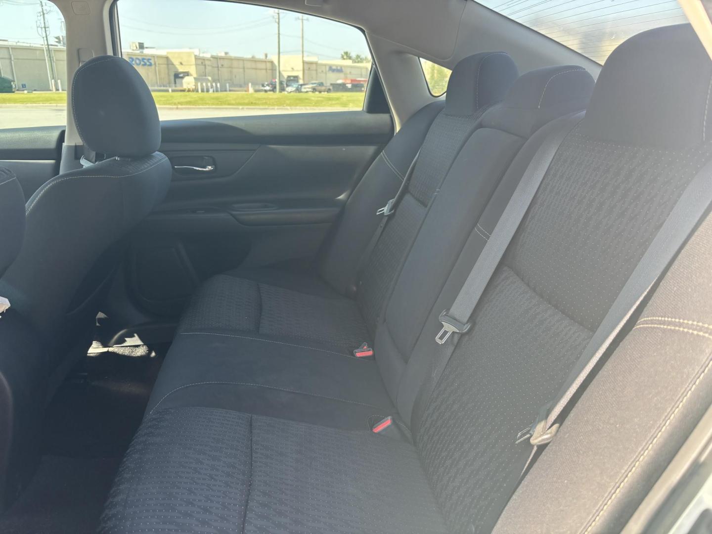 2016 white Nissan Altima 2.5 SL (1N4AL3AP7GN) with an 2.5L L4 DOHC 16V engine, CVT transmission, located at 5005 Telephone Rd., Houston, TX, 77087, (713) 641-0980, 29.690666, -95.298683 - Photo#6