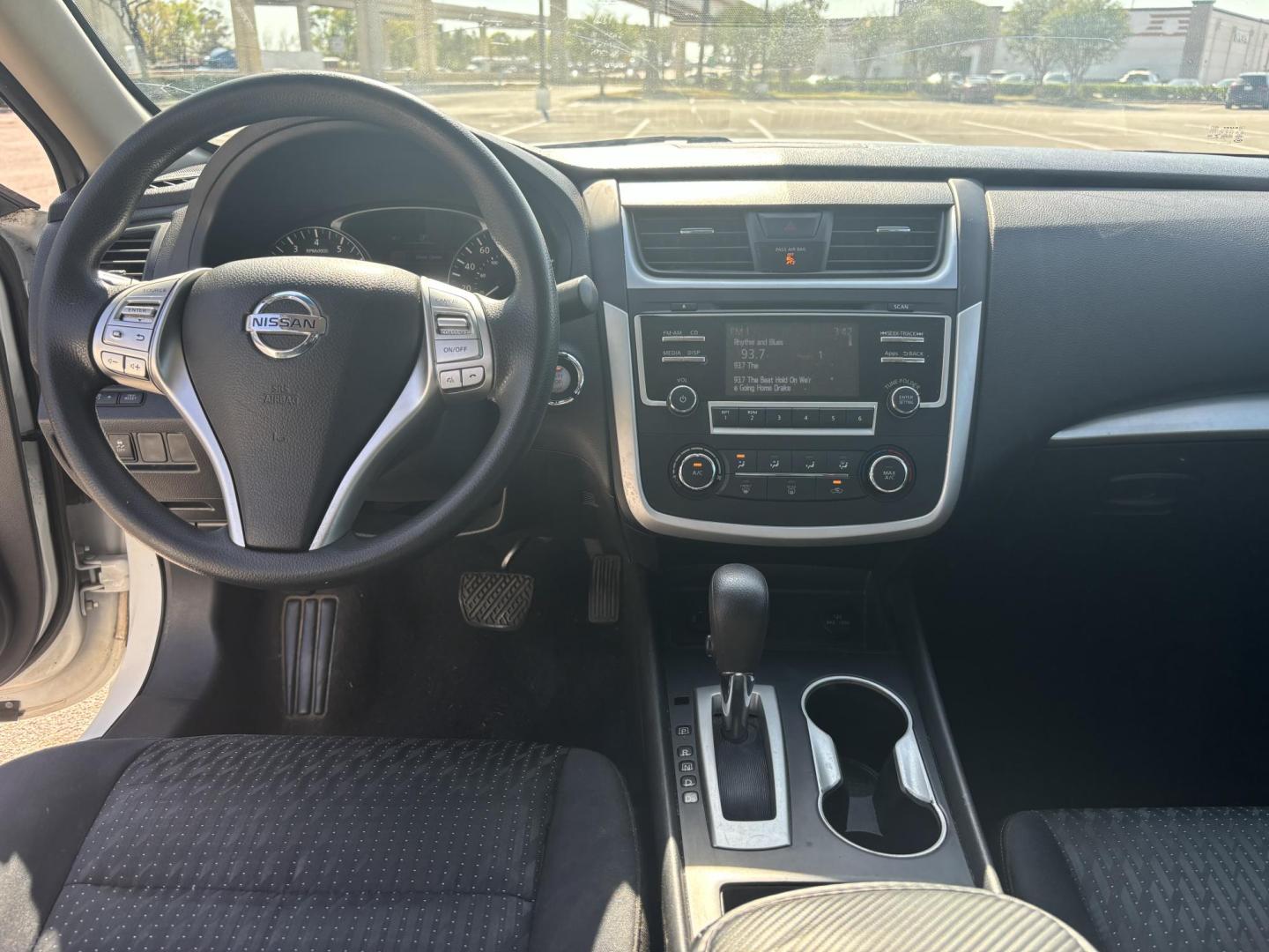 2016 white Nissan Altima 2.5 SL (1N4AL3AP7GN) with an 2.5L L4 DOHC 16V engine, CVT transmission, located at 5005 Telephone Rd., Houston, TX, 77087, (713) 641-0980, 29.690666, -95.298683 - Photo#7