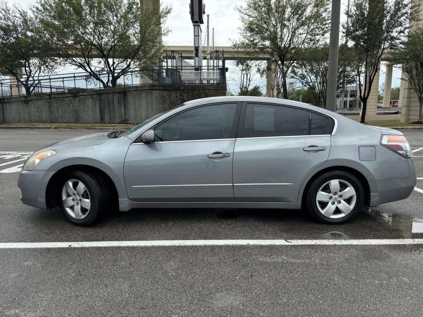 2008 Gray Nissan Altima 2.5 (1N4AL21E78N) with an 2.5L L4 DOHC 16V engine, 6-Speed Manual Overdrive transmission, located at 5005 Telephone Rd., Houston, TX, 77087, (713) 641-0980, 29.690666, -95.298683- Photo#2