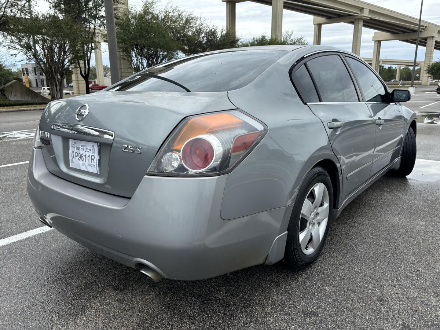 2008 Gray Nissan Altima 2.5 (1N4AL21E78N) with an 2.5L L4 DOHC 16V engine, 6-Speed Manual Overdrive transmission, located at 5005 Telephone Rd., Houston, TX, 77087, (713) 641-0980, 29.690666, -95.298683- Photo#4