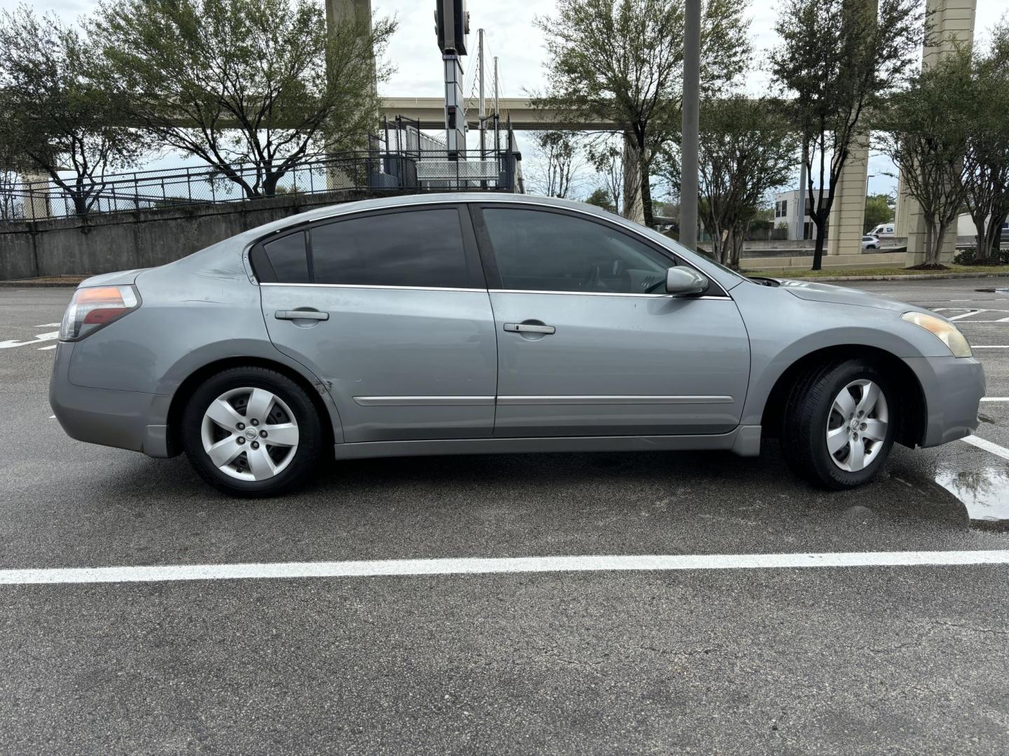 2008 Gray Nissan Altima 2.5 (1N4AL21E78N) with an 2.5L L4 DOHC 16V engine, 6-Speed Manual Overdrive transmission, located at 5005 Telephone Rd., Houston, TX, 77087, (713) 641-0980, 29.690666, -95.298683- Photo#5