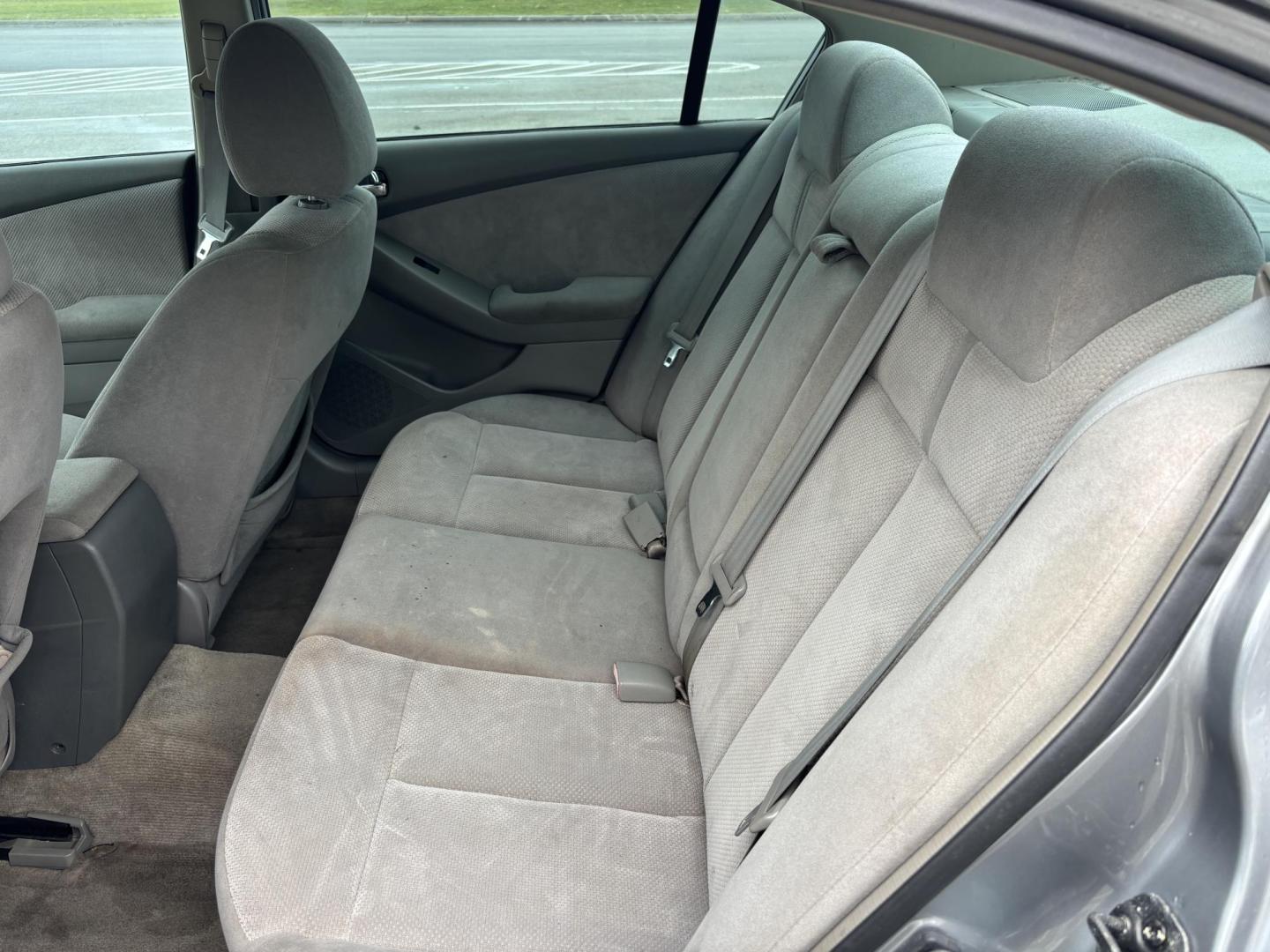 2008 Gray Nissan Altima 2.5 (1N4AL21E78N) with an 2.5L L4 DOHC 16V engine, 6-Speed Manual Overdrive transmission, located at 5005 Telephone Rd., Houston, TX, 77087, (713) 641-0980, 29.690666, -95.298683- Photo#6