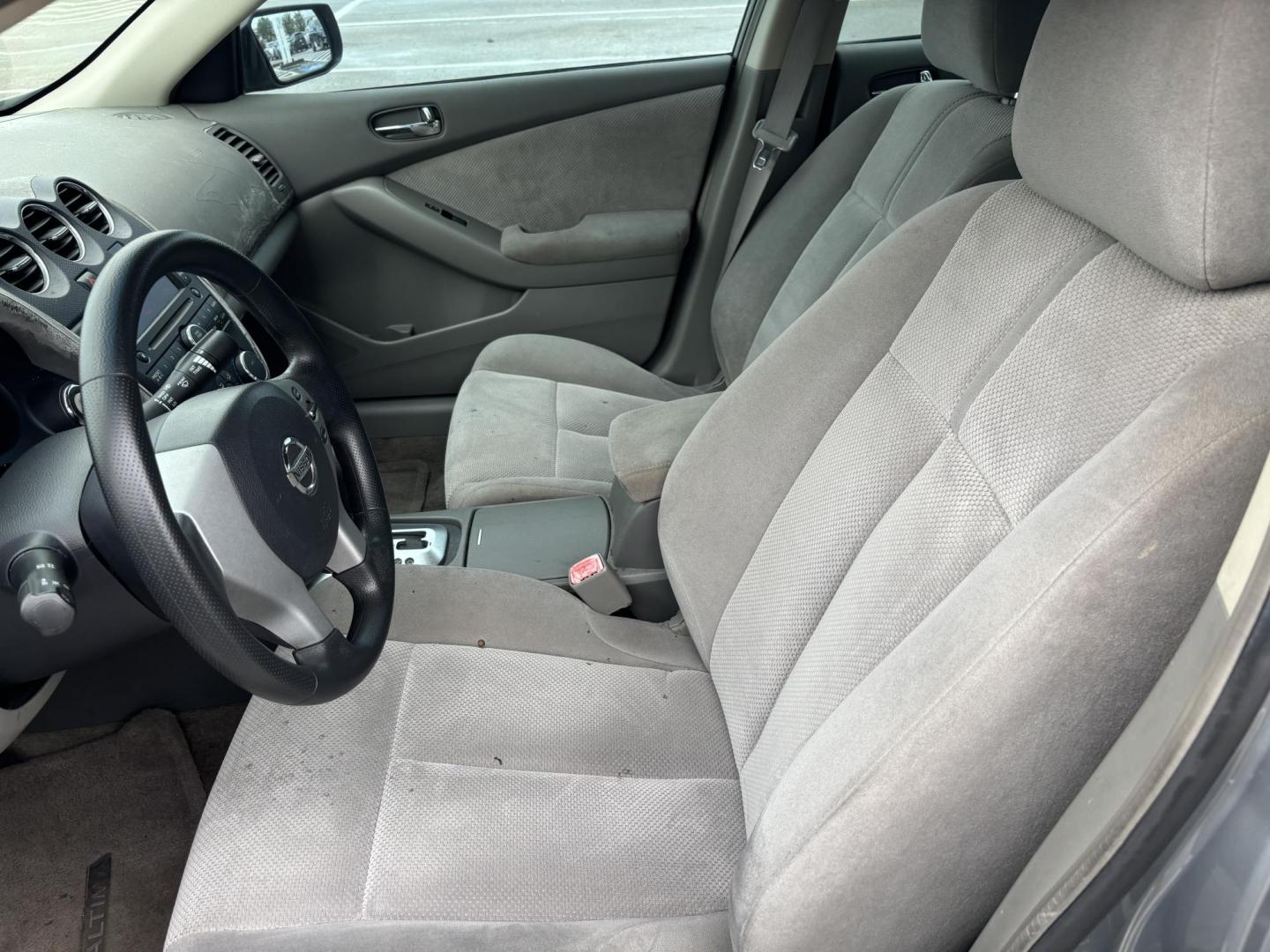 2008 Gray Nissan Altima 2.5 (1N4AL21E78N) with an 2.5L L4 DOHC 16V engine, 6-Speed Manual Overdrive transmission, located at 5005 Telephone Rd., Houston, TX, 77087, (713) 641-0980, 29.690666, -95.298683- Photo#7