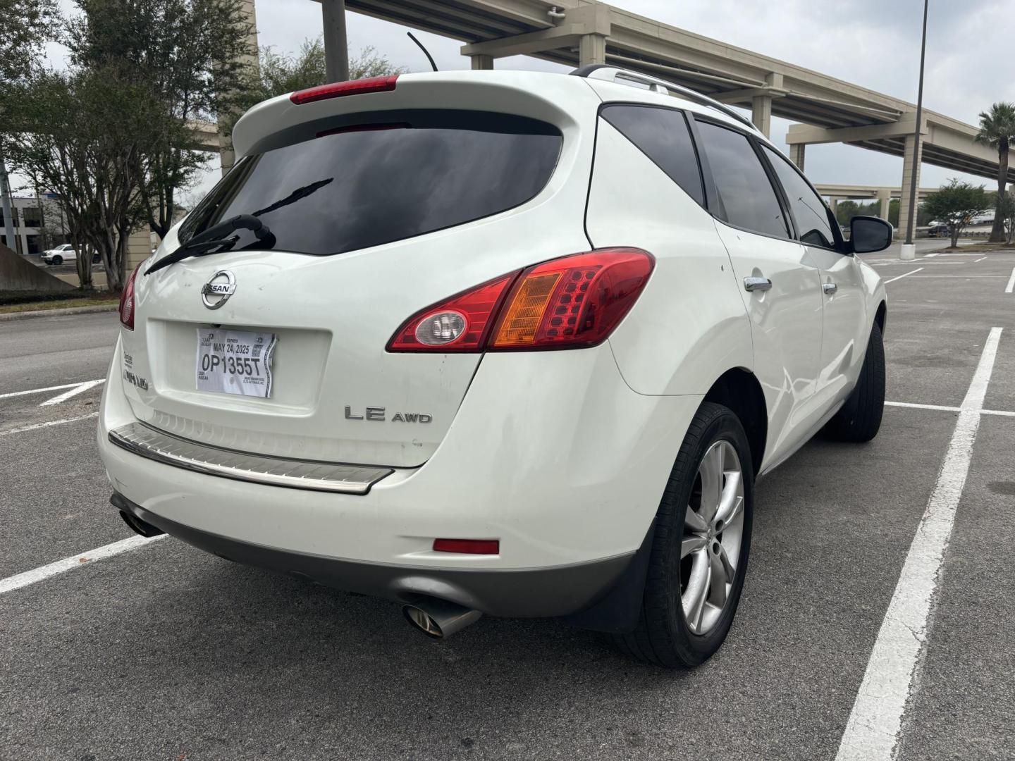 2009 white Nissan Murano LE AWD (JN8AZ18W09W) with an 3.5L V6 DOHC 24V engine, Automatic CVT Overdrive transmission, located at 5005 Telephone Rd., Houston, TX, 77087, (713) 641-0980, 29.690666, -95.298683 - Photo#4
