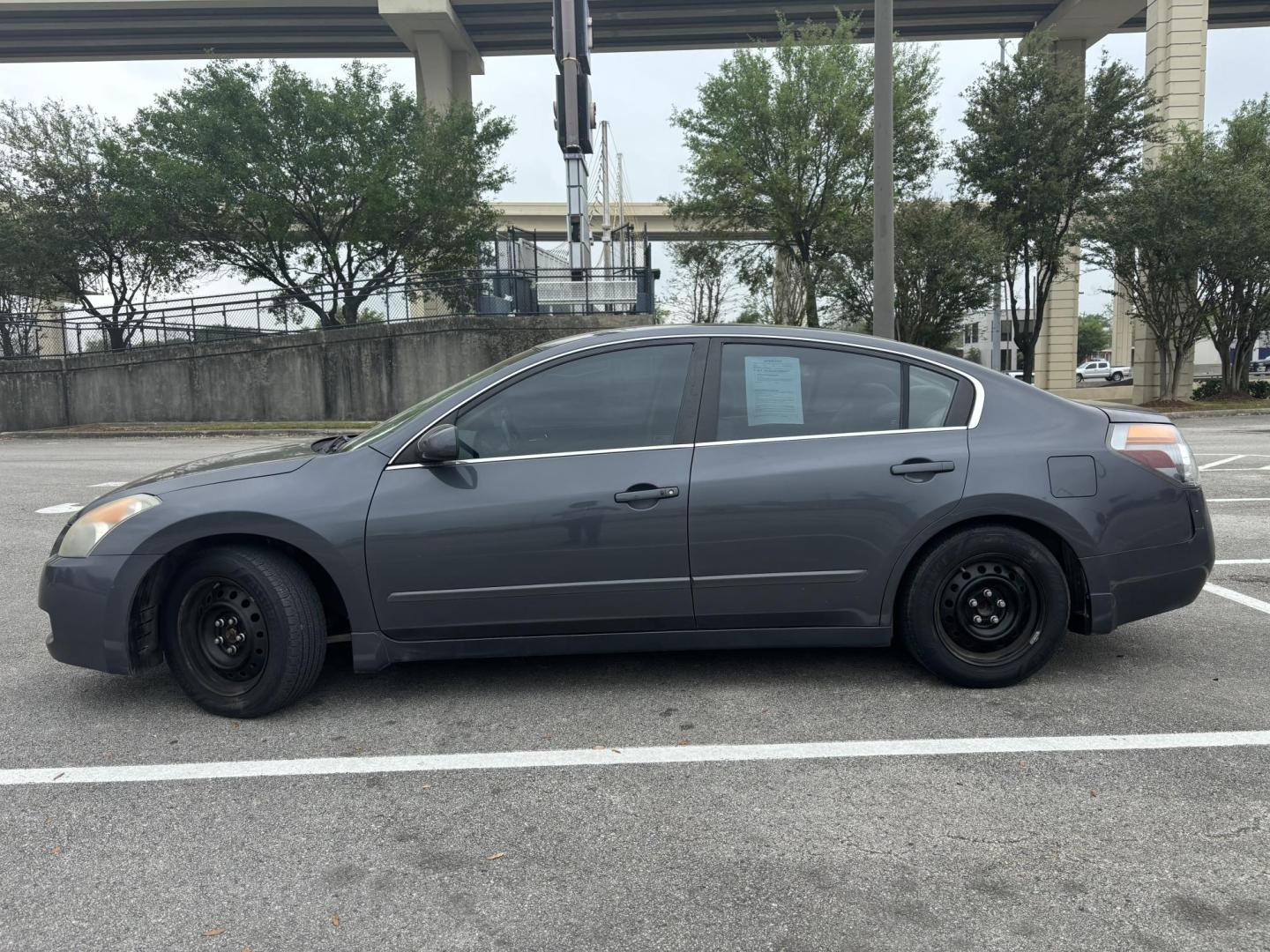 2008 Gray Nissan Altima 2.5 (1N4AL21E68N) with an 2.5L L4 DOHC 16V engine, 6-Speed Manual Overdrive transmission, located at 5005 Telephone Rd., Houston, TX, 77087, (713) 641-0980, 29.690666, -95.298683 - Photo#2