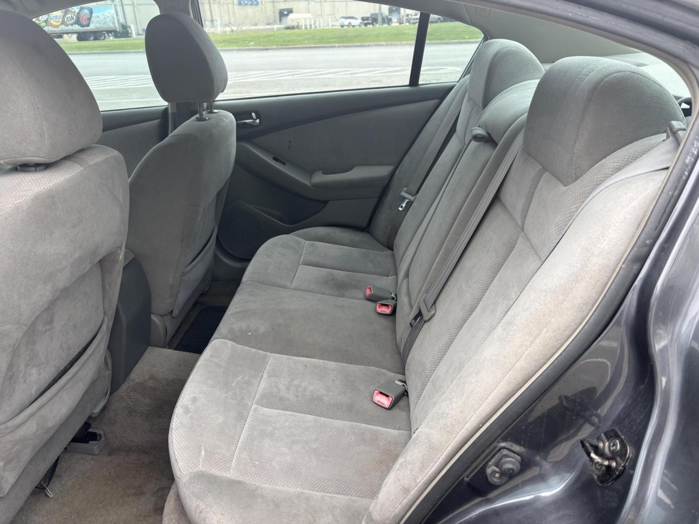 2008 Gray Nissan Altima 2.5 (1N4AL21E68N) with an 2.5L L4 DOHC 16V engine, 6-Speed Manual Overdrive transmission, located at 5005 Telephone Rd., Houston, TX, 77087, (713) 641-0980, 29.690666, -95.298683 - Photo#6