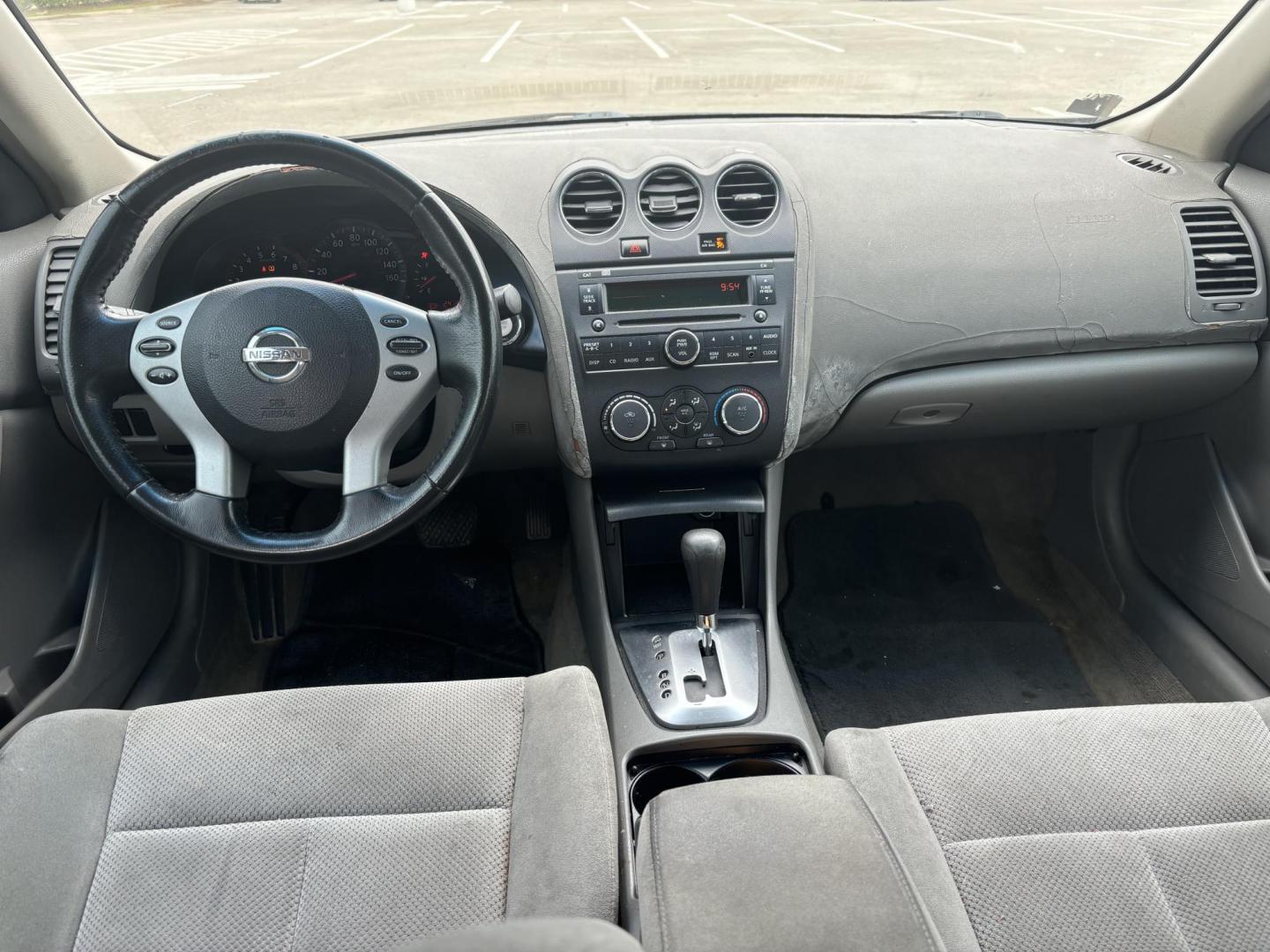 2008 Gray Nissan Altima 2.5 (1N4AL21E68N) with an 2.5L L4 DOHC 16V engine, 6-Speed Manual Overdrive transmission, located at 5005 Telephone Rd., Houston, TX, 77087, (713) 641-0980, 29.690666, -95.298683 - Photo#7