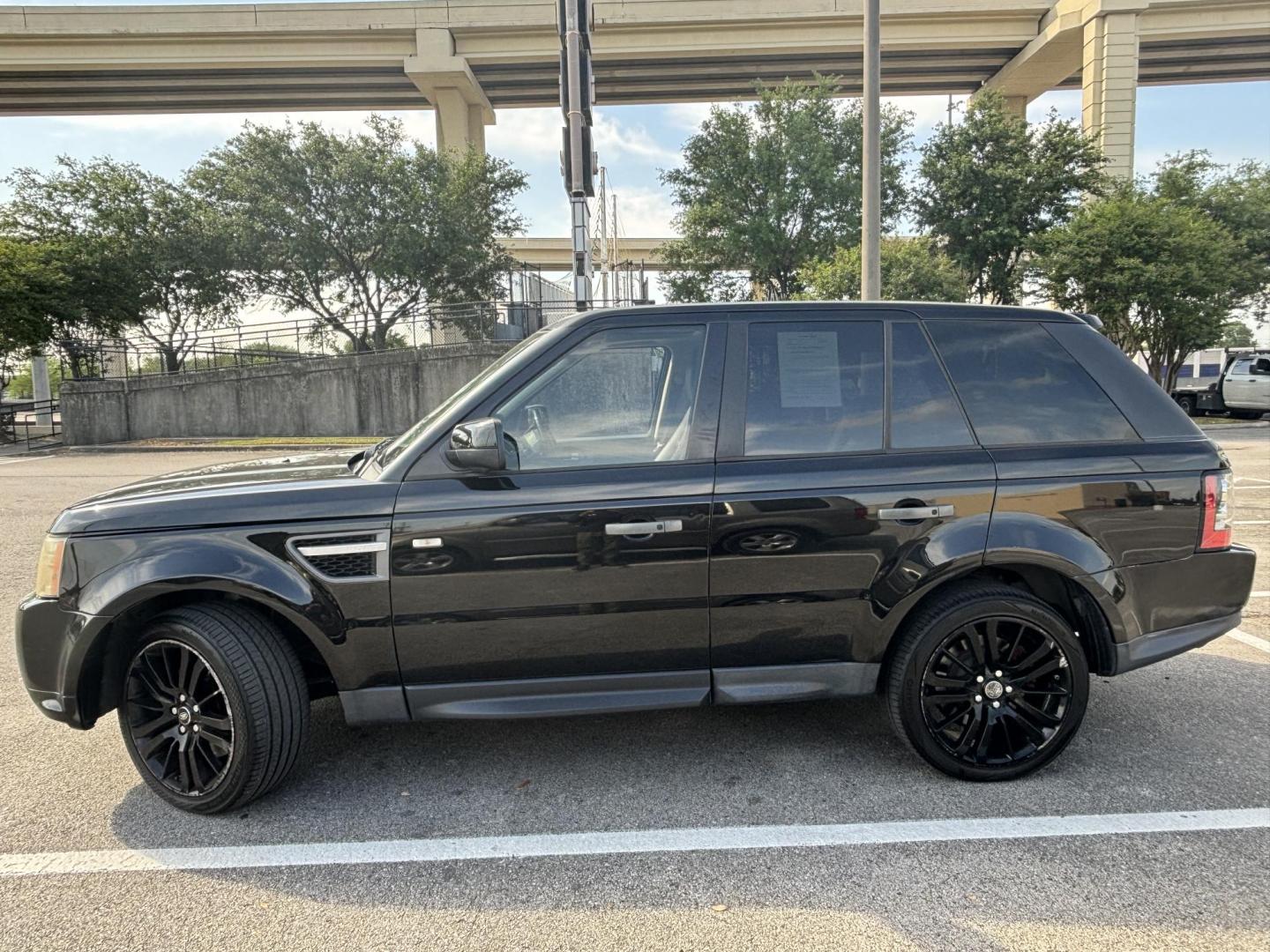 2011 Black Land Rover Range Rover Sport HSE (SALSK2D48BA) with an 4.4L V8 DOHC 32V engine, 6-Speed Automatic transmission, located at 5005 Telephone Rd., Houston, TX, 77087, (713) 641-0980, 29.690666, -95.298683- Photo#2