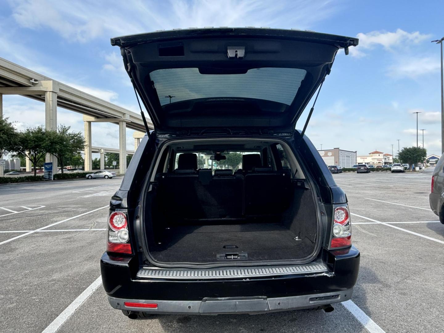 2011 Black Land Rover Range Rover Sport HSE (SALSK2D48BA) with an 4.4L V8 DOHC 32V engine, 6-Speed Automatic transmission, located at 5005 Telephone Rd., Houston, TX, 77087, (713) 641-0980, 29.690666, -95.298683- Photo#7