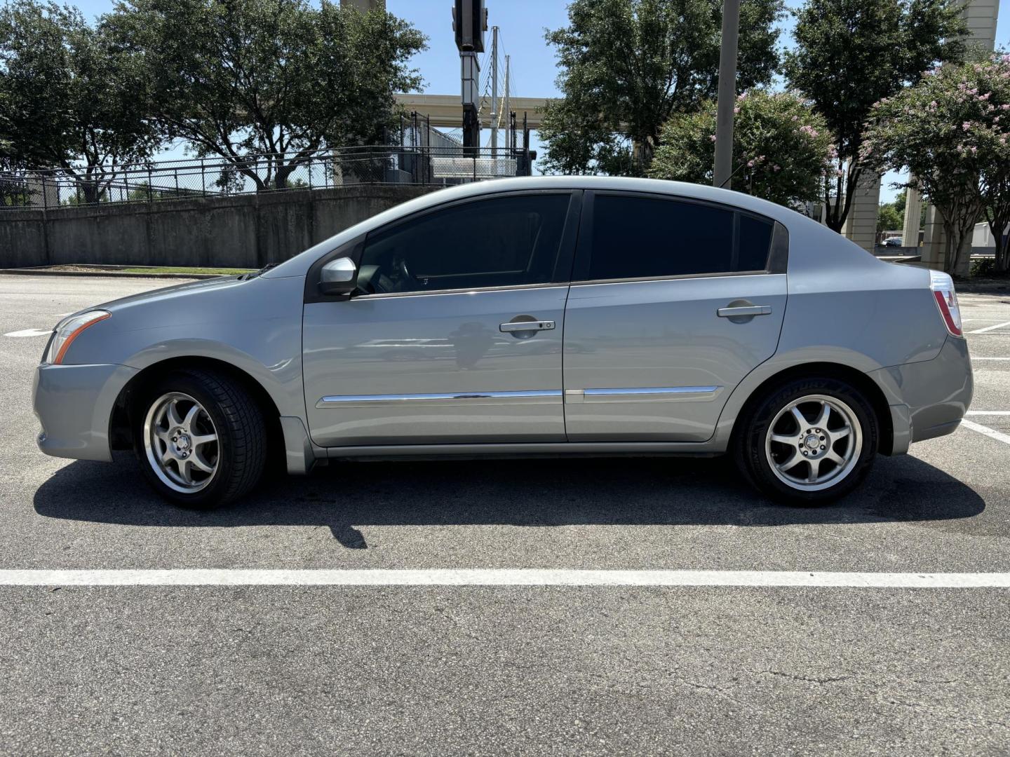 2010 Gray Nissan Sentra 2.0 (3N1AB6AP9AL) with an 2.0L L4 DOHC 16V engine, Continuously Variable Transmisson transmission, located at 5005 Telephone Rd., Houston, TX, 77087, (713) 641-0980, 29.690666, -95.298683 - Photo#2