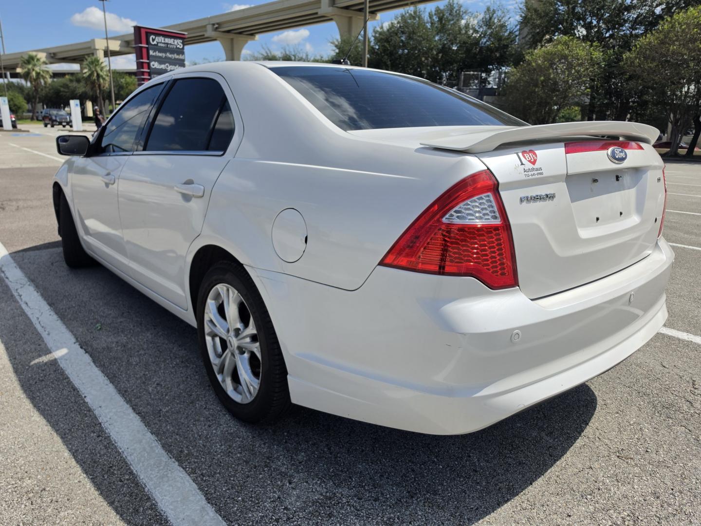 2012 white Ford Fusion SE (3FAHP0HA0CR) with an 2.5L L4 DOHC 16V engine, located at 5005 Telephone Rd., Houston, TX, 77087, (713) 641-0980, 29.690666, -95.298683- Photo#1