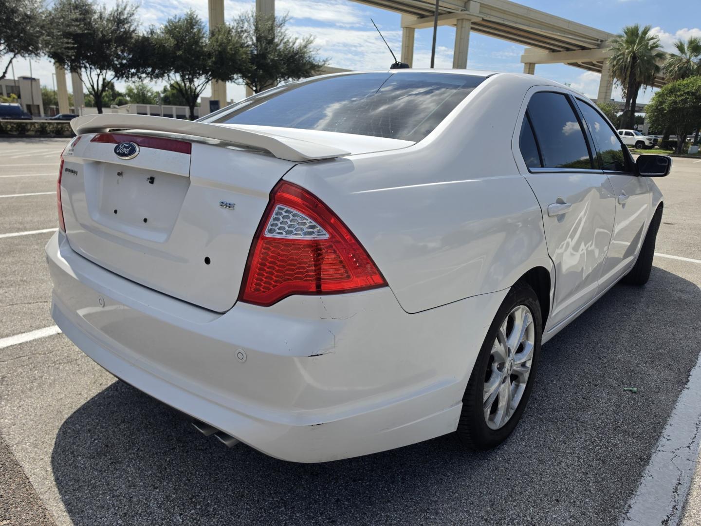 2012 white Ford Fusion SE (3FAHP0HA0CR) with an 2.5L L4 DOHC 16V engine, located at 5005 Telephone Rd., Houston, TX, 77087, (713) 641-0980, 29.690666, -95.298683- Photo#2