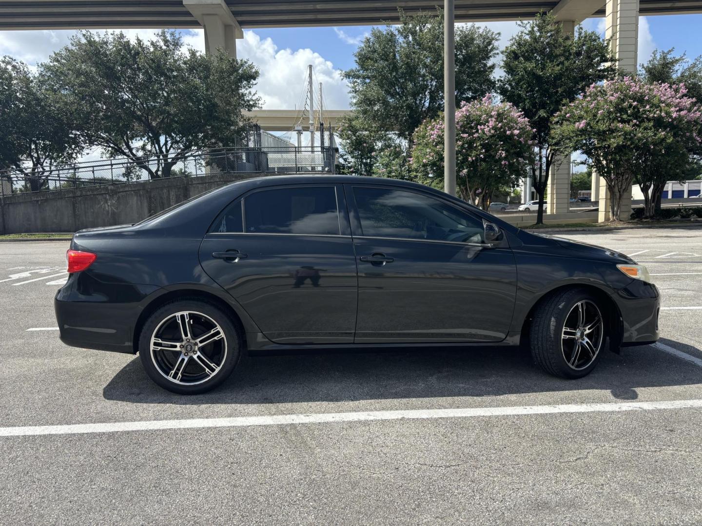 2013 Black Toyota Corolla LE 4-Speed AT (5YFBU4EE5DP) with an 1.8L L4 DOHC 16V engine, 4-Speed Automatic transmission, located at 5005 Telephone Rd., Houston, TX, 77087, (713) 641-0980, 29.690666, -95.298683 - Photo#5