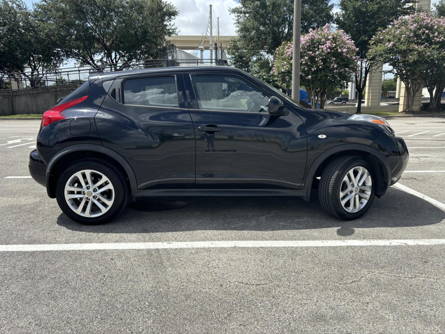 2014 Black Nissan Juke S FWD (JN8AF5MR9ET) with an 1.6L L4 DOHC 16V engine, Continuously Variable Transmission transmission, located at 5005 Telephone Rd., Houston, TX, 77087, (713) 641-0980, 29.690666, -95.298683 - Photo#5