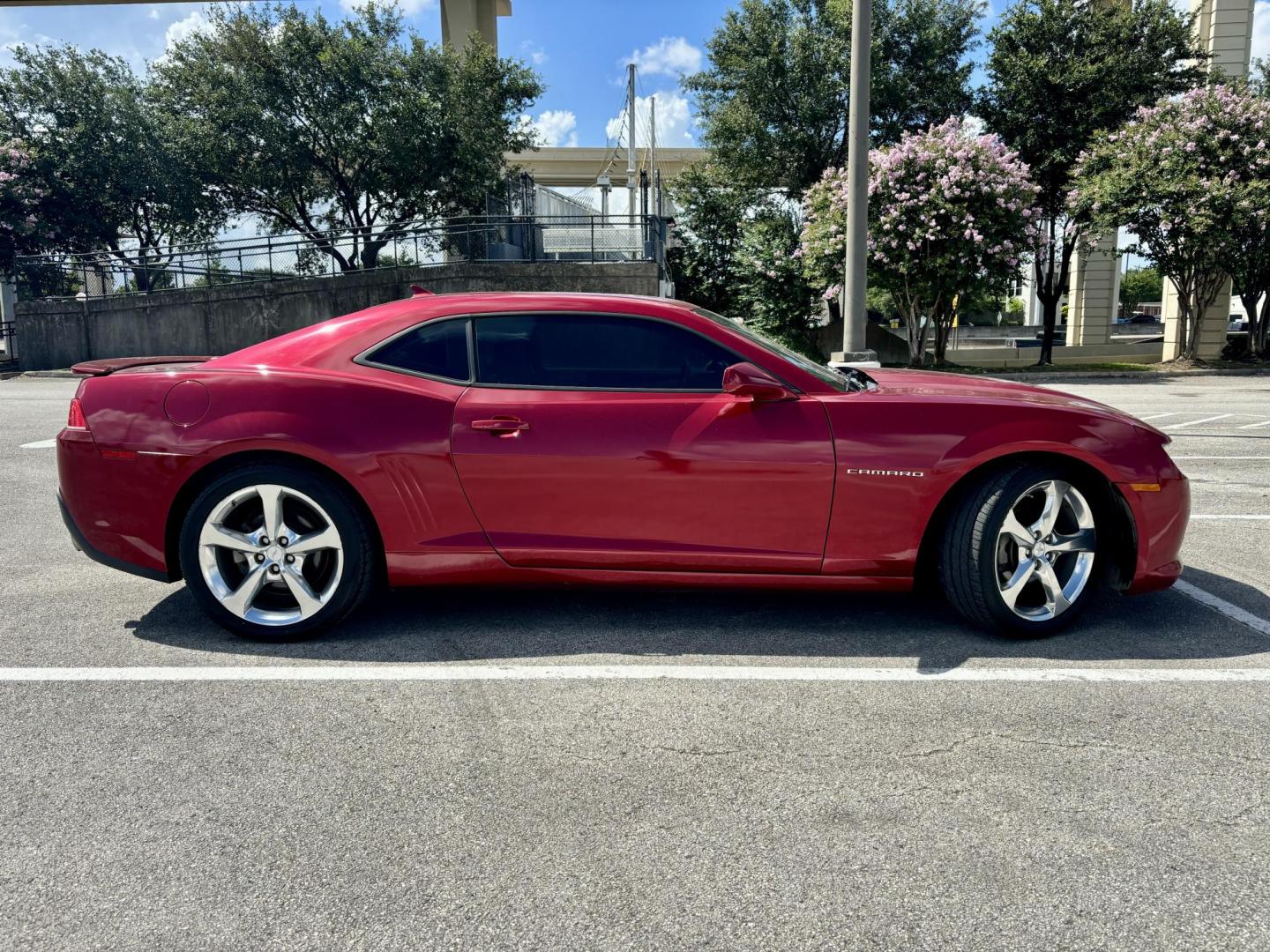 2014 Red Chevrolet Camaro Coupe 2LT (2G1FC1E37E9) with an 3.6L V6 DOHC 24V FFV engine, 6-Speed Automatic transmission, located at 5005 Telephone Rd., Houston, TX, 77087, (713) 641-0980, 29.690666, -95.298683 - Photo#5