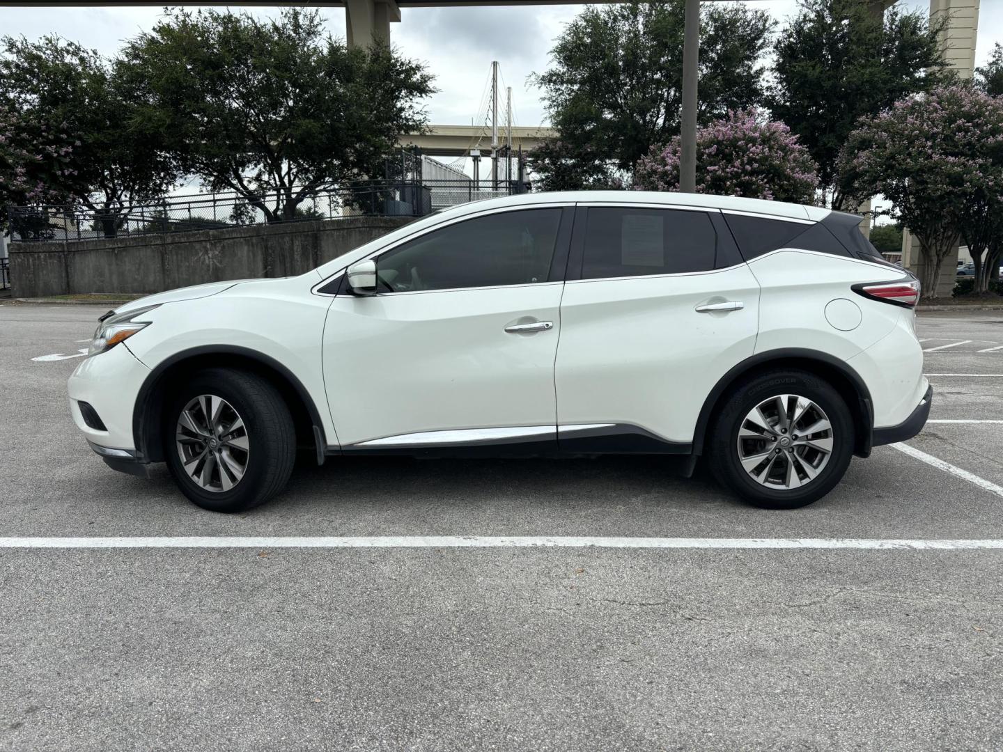 2015 White Nissan Murano Platinum FWD (5N1AZ2MG0FN) with an 3.5L V6 DOHC 24V engine, Continuously Variable Transmission transmission, located at 5005 Telephone Rd., Houston, TX, 77087, (713) 641-0980, 29.690666, -95.298683 - Photo#2