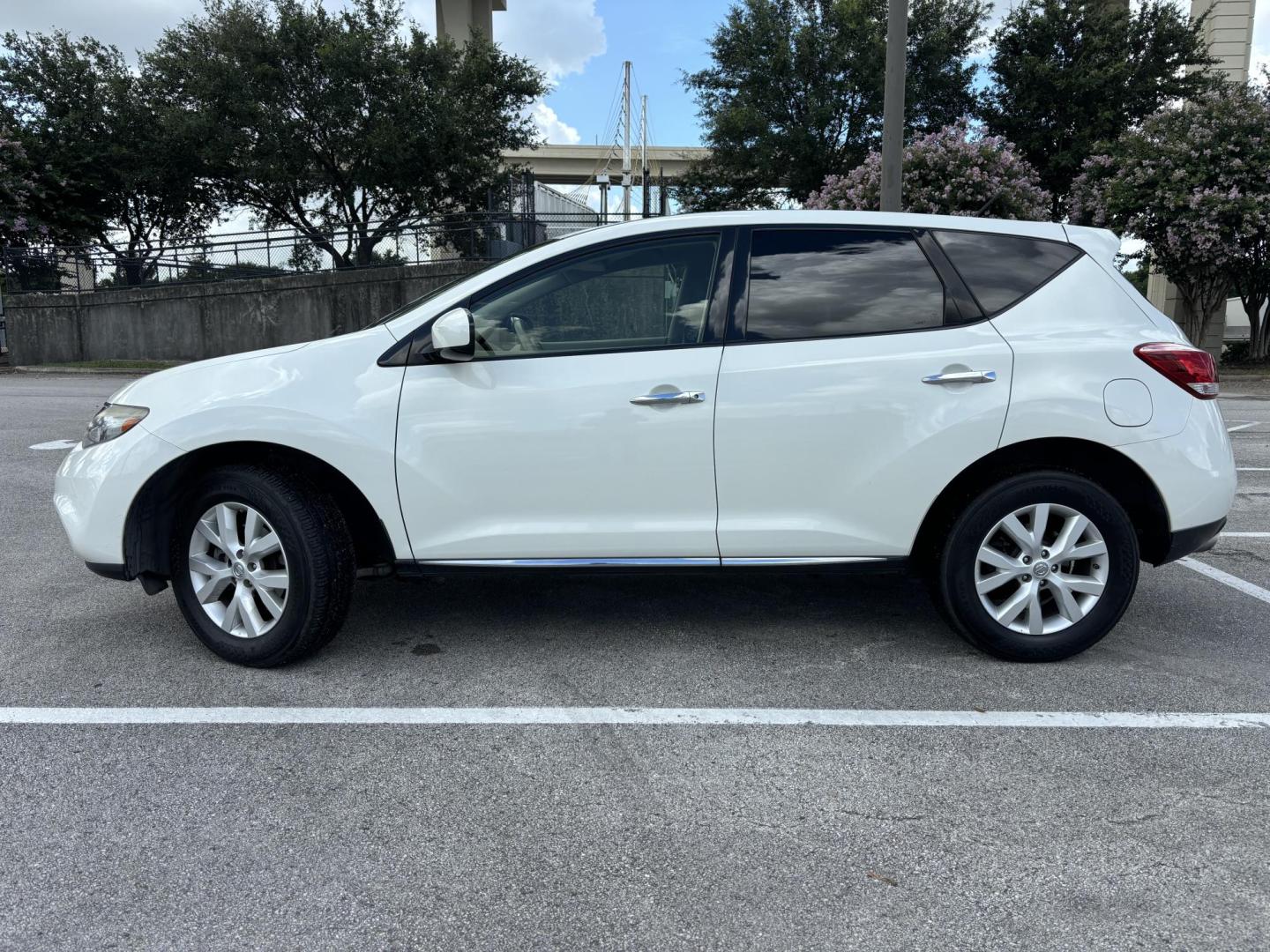 2013 White Nissan Murano SV (JN8AZ1MU3DW) with an 3.5L V6 DOHC 24V engine, Continuously Variable Transmission transmission, located at 5005 Telephone Rd., Houston, TX, 77087, (713) 641-0980, 29.690666, -95.298683 - Photo#2