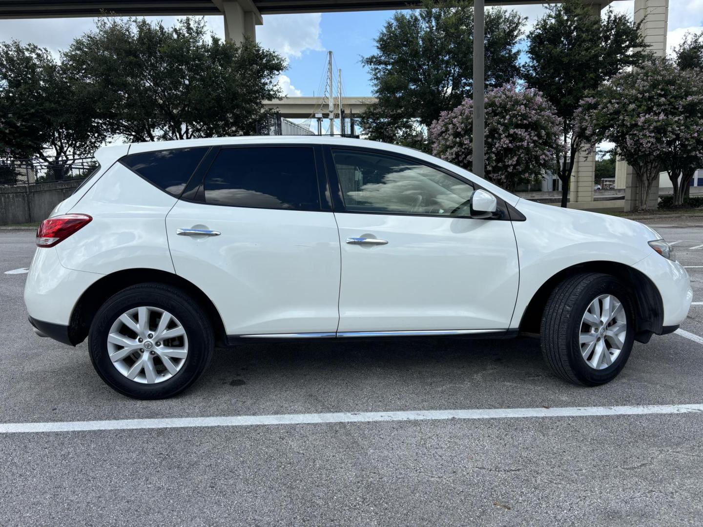 2013 White Nissan Murano SV (JN8AZ1MU3DW) with an 3.5L V6 DOHC 24V engine, Continuously Variable Transmission transmission, located at 5005 Telephone Rd., Houston, TX, 77087, (713) 641-0980, 29.690666, -95.298683 - Photo#5