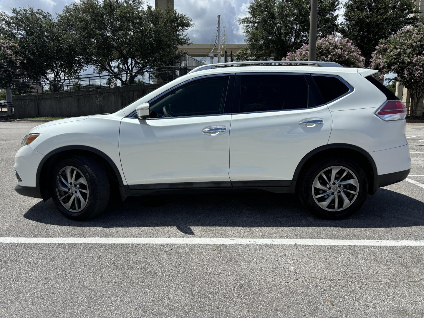 2015 White Nissan Rogue S 2WD (5N1AT2MT3FC) with an 2.5L L4 DOHC 16V engine, Continuously Variable Transmission transmission, located at 5005 Telephone Rd., Houston, TX, 77087, (713) 641-0980, 29.690666, -95.298683 - Photo#2