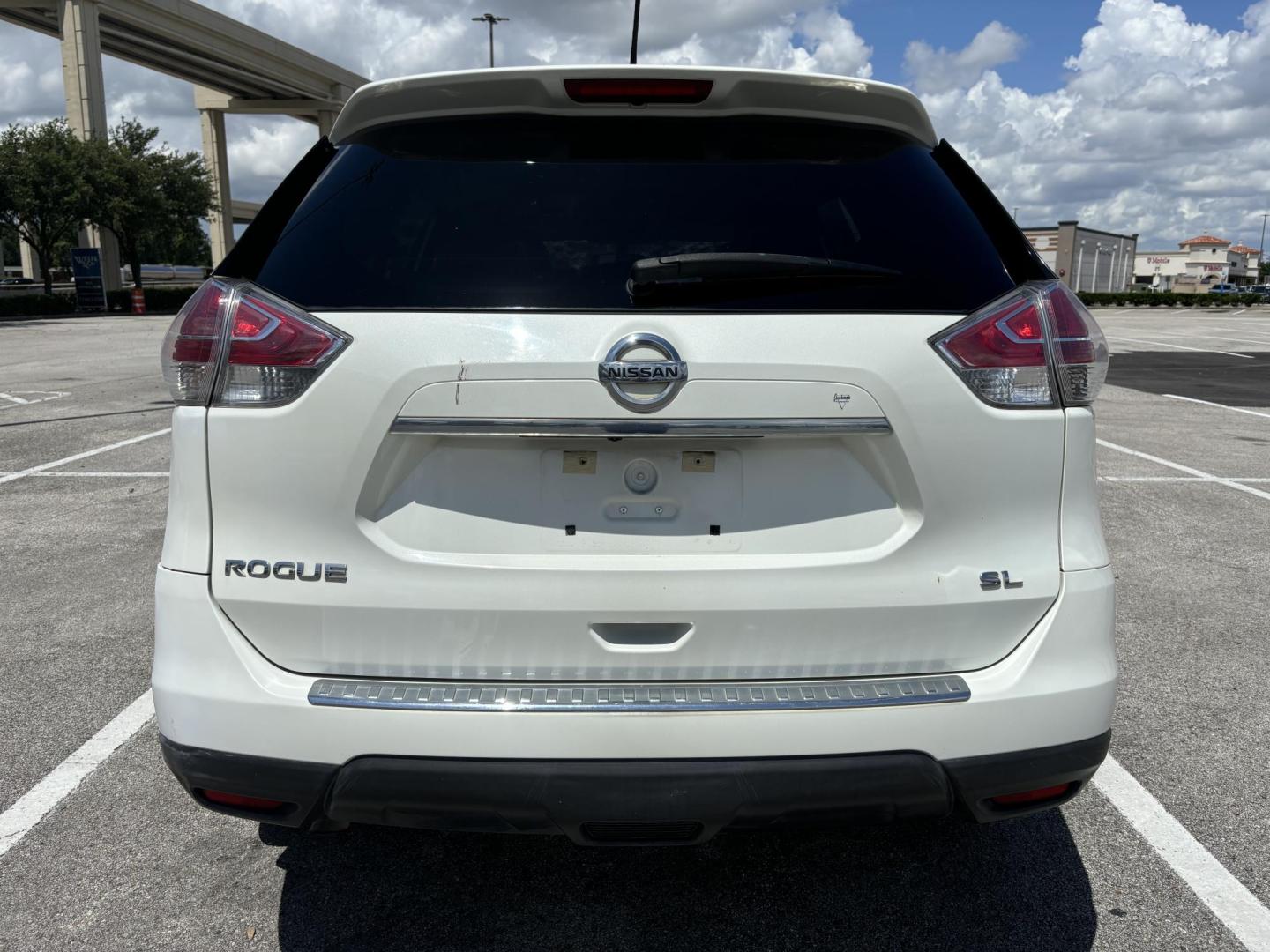 2015 White Nissan Rogue S 2WD (5N1AT2MT3FC) with an 2.5L L4 DOHC 16V engine, Continuously Variable Transmission transmission, located at 5005 Telephone Rd., Houston, TX, 77087, (713) 641-0980, 29.690666, -95.298683 - Photo#3