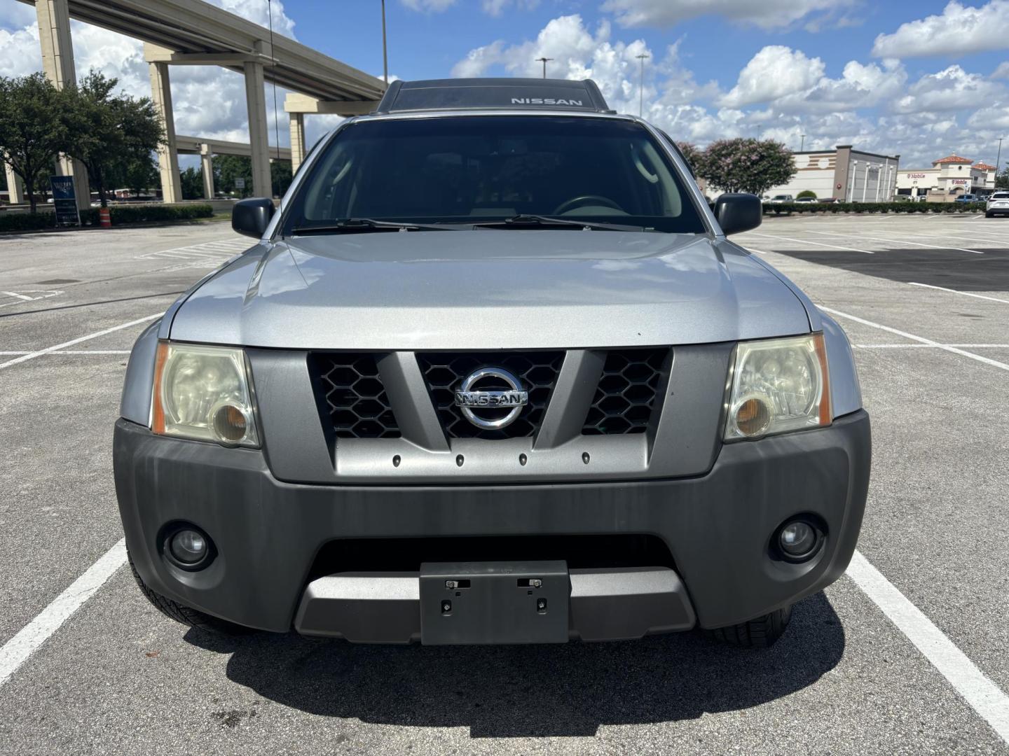 2008 silver Nissan Xterra S 2WD (5N1AN08U98C) with an 4.0L V6 DOHC 24V engine, located at 5005 Telephone Rd., Houston, TX, 77087, (713) 641-0980, 29.690666, -95.298683 - Photo#1