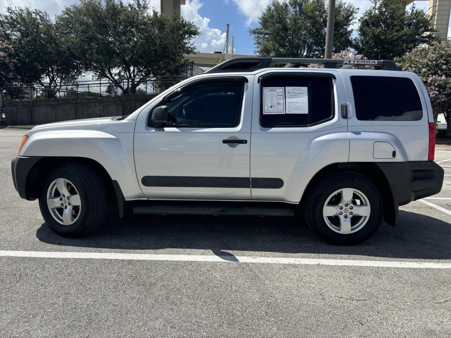 2008 silver Nissan Xterra S 2WD (5N1AN08U98C) with an 4.0L V6 DOHC 24V engine, located at 5005 Telephone Rd., Houston, TX, 77087, (713) 641-0980, 29.690666, -95.298683 - Photo#2