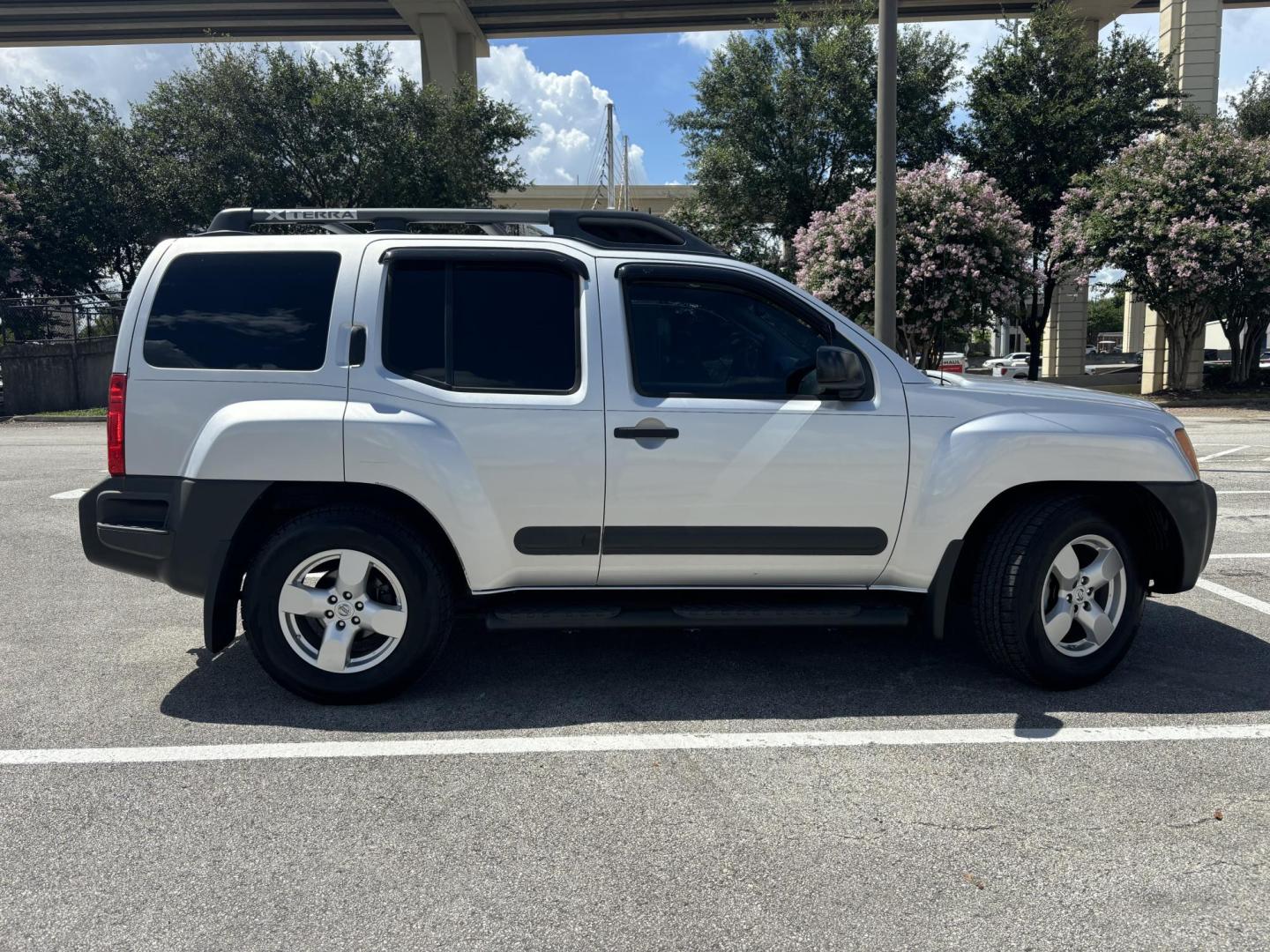 2008 silver Nissan Xterra S 2WD (5N1AN08U98C) with an 4.0L V6 DOHC 24V engine, located at 5005 Telephone Rd., Houston, TX, 77087, (713) 641-0980, 29.690666, -95.298683 - Photo#5