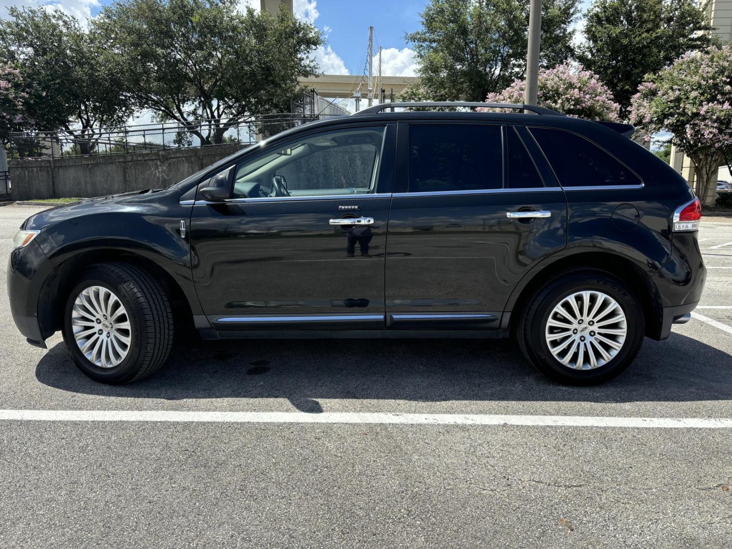 2013 Black Lincoln MKX FWD (2LMDJ6JK3DB) with an 3.7L V6 DOHC 24V engine, 6-Speed Automatic transmission, located at 5005 Telephone Rd., Houston, TX, 77087, (713) 641-0980, 29.690666, -95.298683 - Photo#2