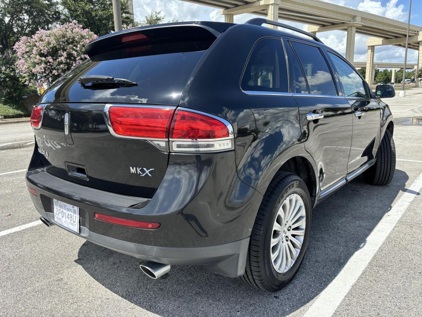 2013 Black Lincoln MKX FWD (2LMDJ6JK3DB) with an 3.7L V6 DOHC 24V engine, 6-Speed Automatic transmission, located at 5005 Telephone Rd., Houston, TX, 77087, (713) 641-0980, 29.690666, -95.298683 - Photo#4