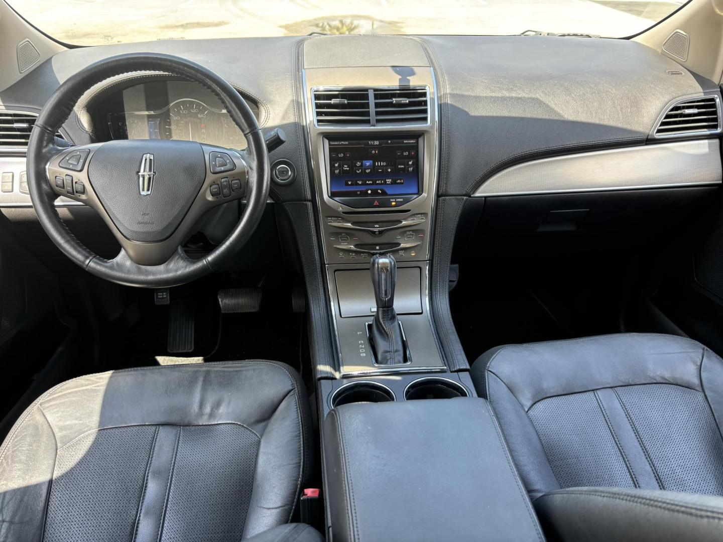 2013 Black Lincoln MKX FWD (2LMDJ6JK3DB) with an 3.7L V6 DOHC 24V engine, 6-Speed Automatic transmission, located at 5005 Telephone Rd., Houston, TX, 77087, (713) 641-0980, 29.690666, -95.298683 - Photo#8