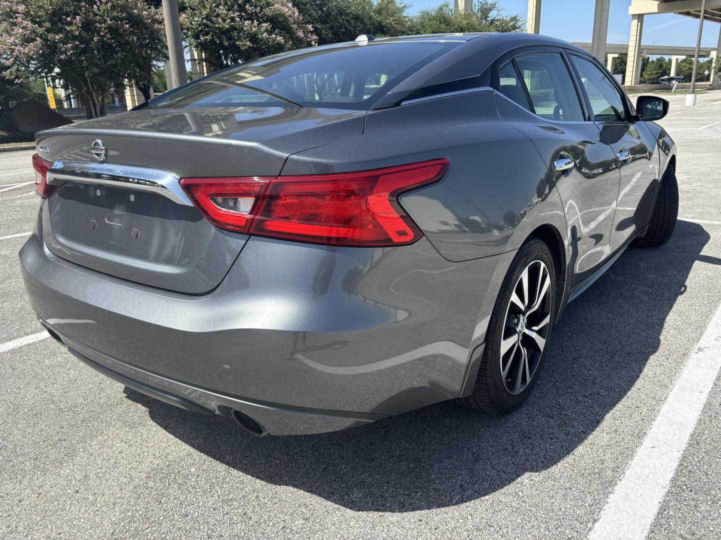 2018 Gray Nissan Maxima 3.5 SV (1N4AA6AP6JC) with an 3.5L V6 DOHC 24V engine, CVT transmission, located at 5005 Telephone Rd., Houston, TX, 77087, (713) 641-0980, 29.690666, -95.298683 - Photo#4