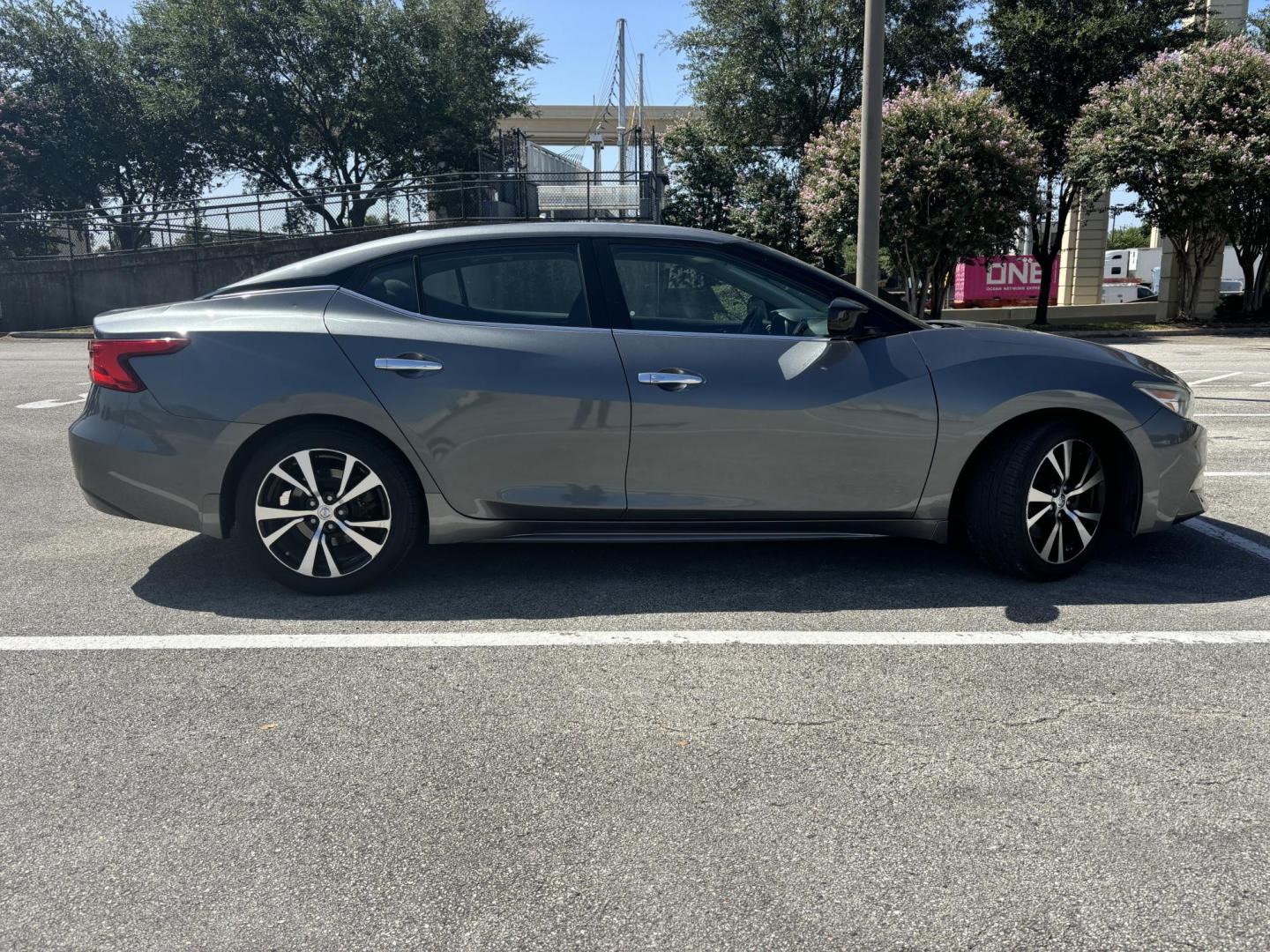 2018 Gray Nissan Maxima 3.5 SV (1N4AA6AP6JC) with an 3.5L V6 DOHC 24V engine, CVT transmission, located at 5005 Telephone Rd., Houston, TX, 77087, (713) 641-0980, 29.690666, -95.298683 - Photo#5