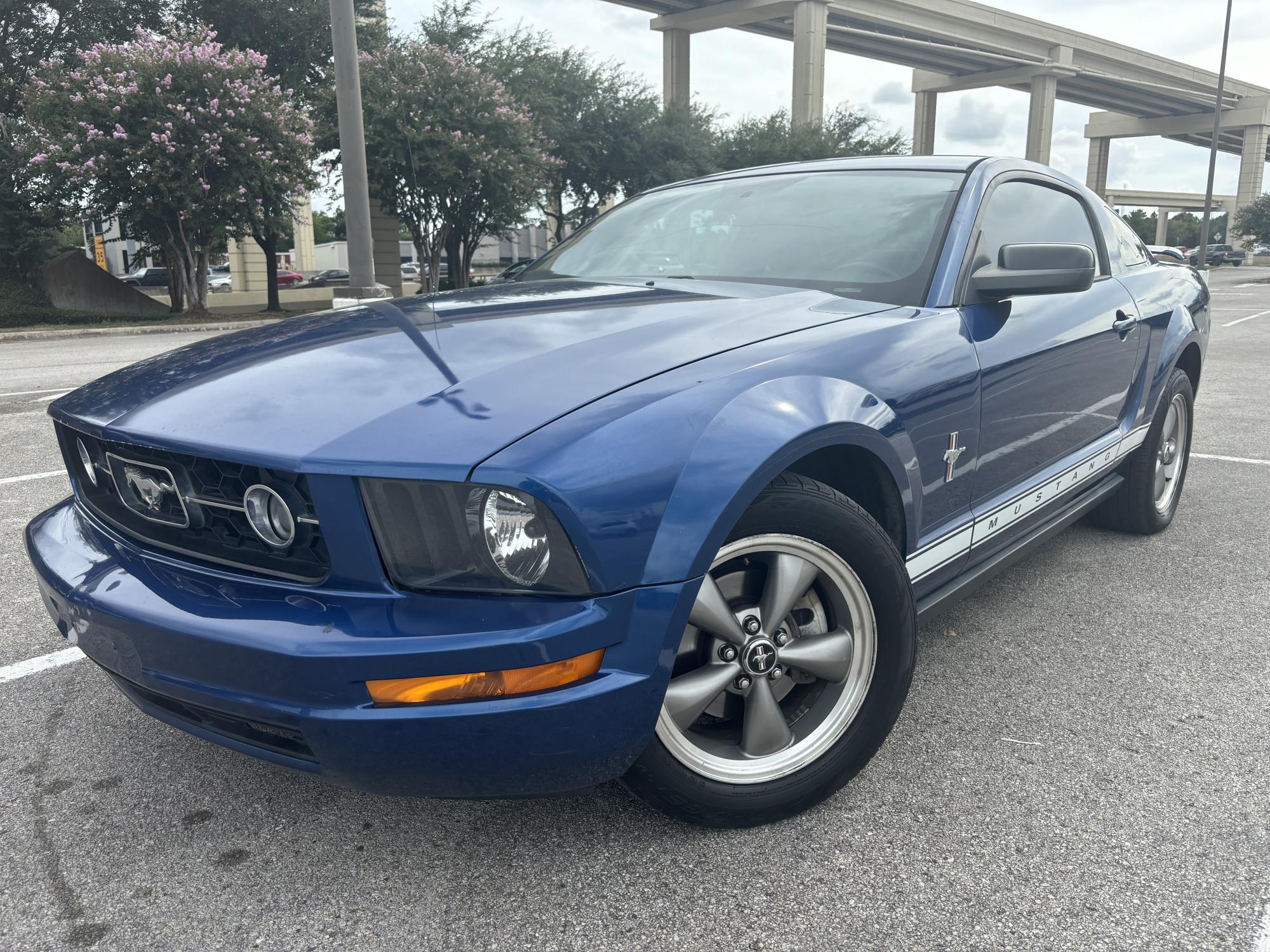 photo of 2006 Ford Mustang V6 Deluxe Coupe