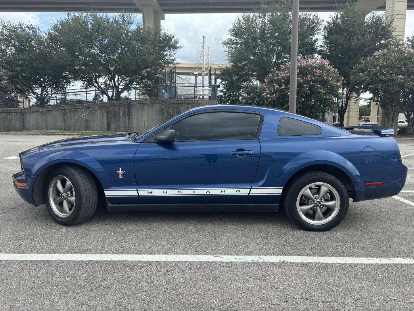 2006 Blue Ford Mustang V6 Deluxe Coupe (1ZVFT80NX65) with an 4.0L V6 SOHC 12V engine, located at 5005 Telephone Rd., Houston, TX, 77087, (713) 641-0980, 29.690666, -95.298683 - Photo#2