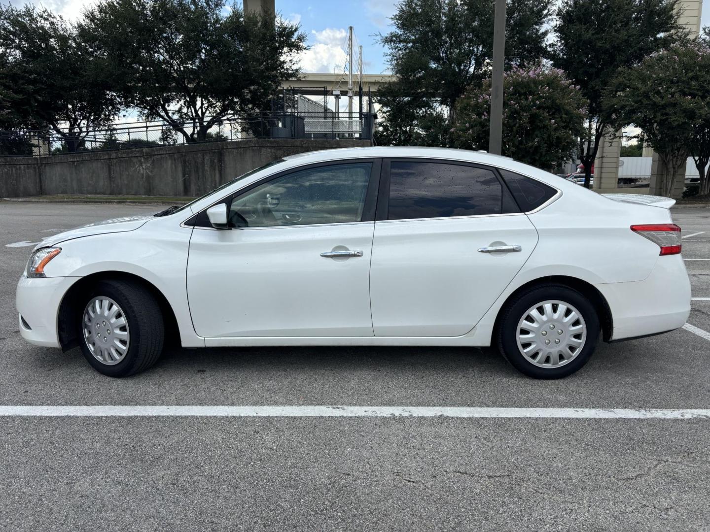 2013 White Nissan Sentra S 6MT (3N1AB7AP8DL) with an 2.0L L4 DOHC 16V engine, 6-Speed Manual transmission, located at 5005 Telephone Rd., Houston, TX, 77087, (713) 641-0980, 29.690666, -95.298683 - Photo#2