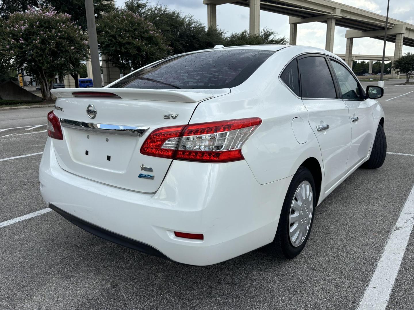 2013 White Nissan Sentra S 6MT (3N1AB7AP8DL) with an 2.0L L4 DOHC 16V engine, 6-Speed Manual transmission, located at 5005 Telephone Rd., Houston, TX, 77087, (713) 641-0980, 29.690666, -95.298683 - Photo#4