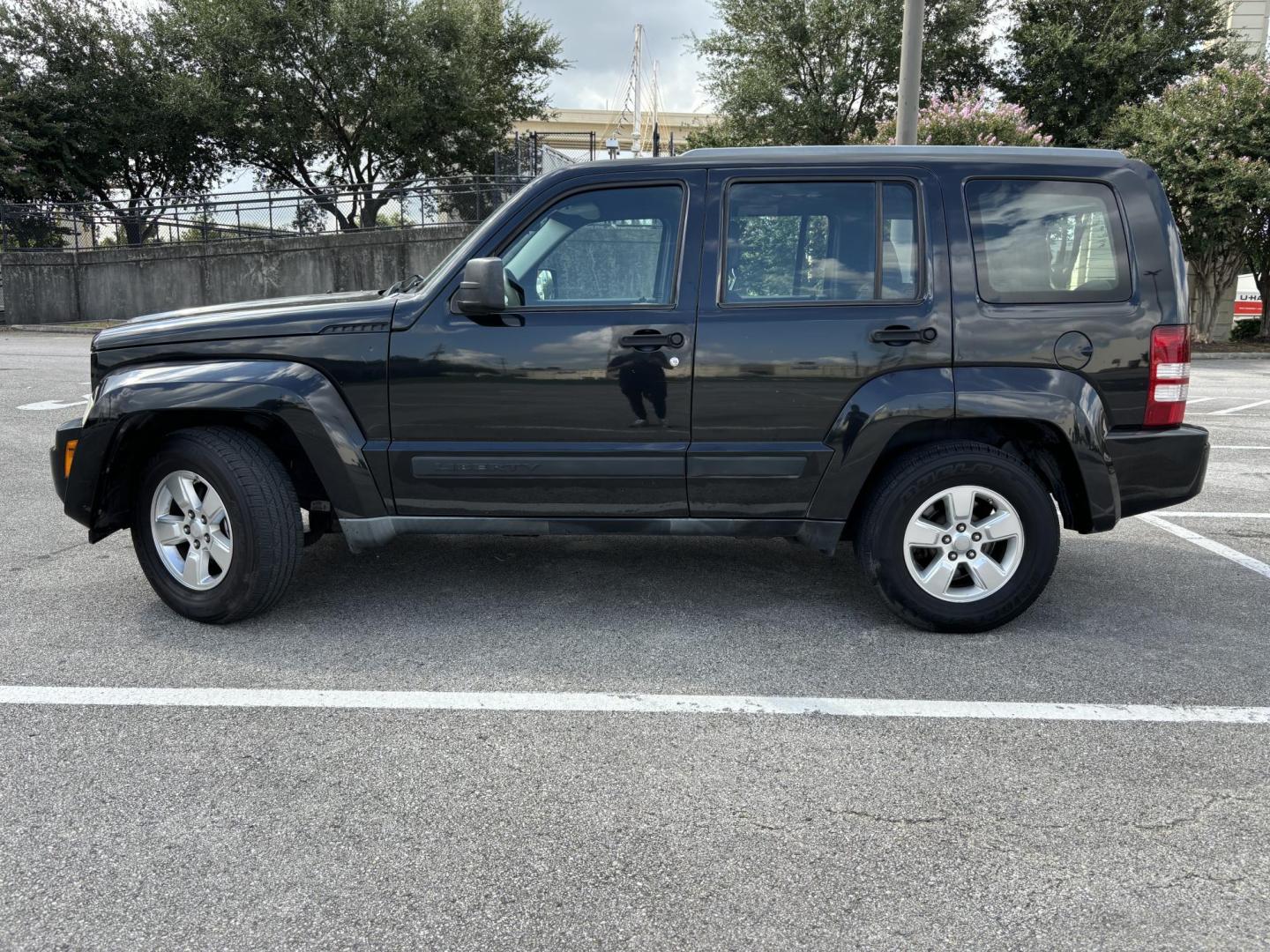 2012 Black Jeep Liberty Sport 2WD (1C4PJLAK2CW) with an 3.7L V6 SOHC 12V engine, 4-Speed Automatic transmission, located at 5005 Telephone Rd., Houston, TX, 77087, (713) 641-0980, 29.690666, -95.298683 - Photo#2