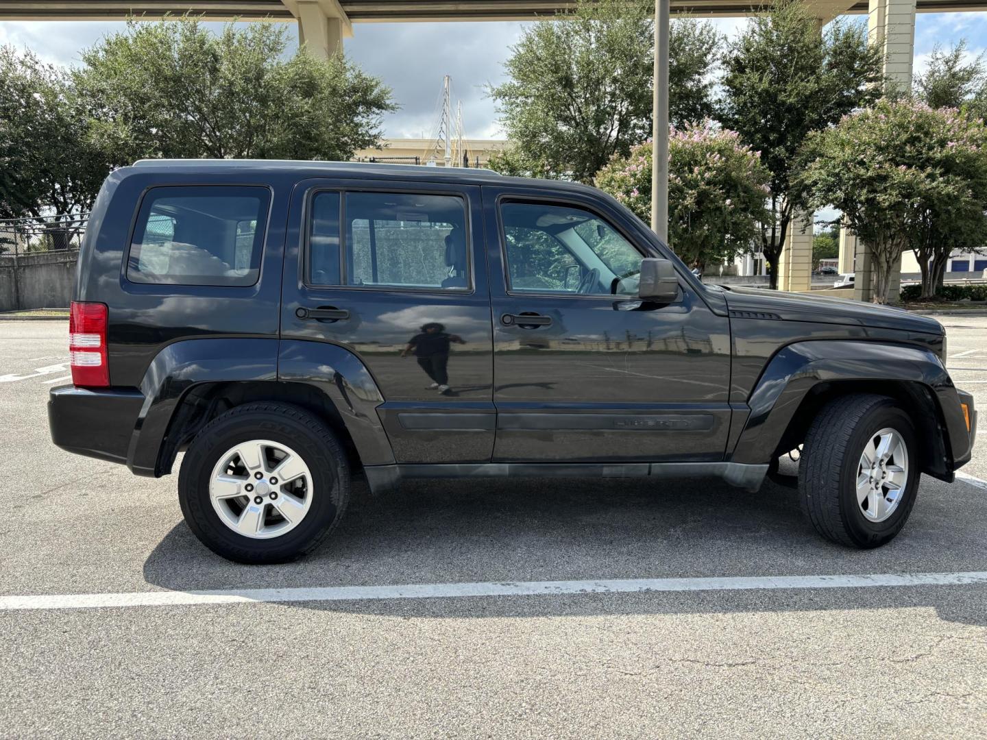 2012 Black Jeep Liberty Sport 2WD (1C4PJLAK2CW) with an 3.7L V6 SOHC 12V engine, 4-Speed Automatic transmission, located at 5005 Telephone Rd., Houston, TX, 77087, (713) 641-0980, 29.690666, -95.298683 - Photo#5